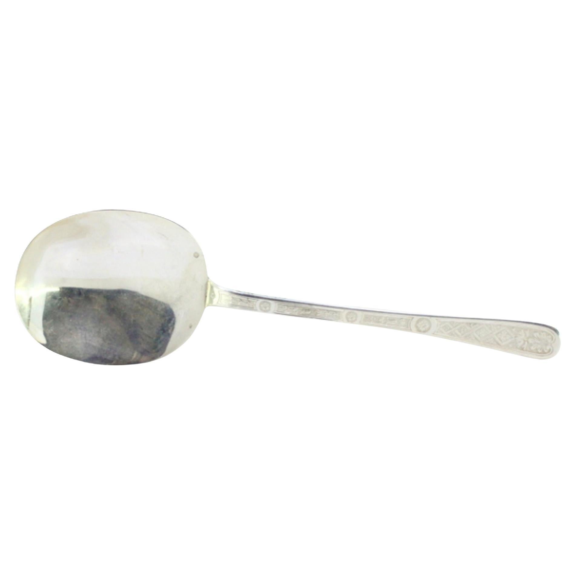 Silver fruit spoon, smooth on the shell and embossed on the handle For Sale