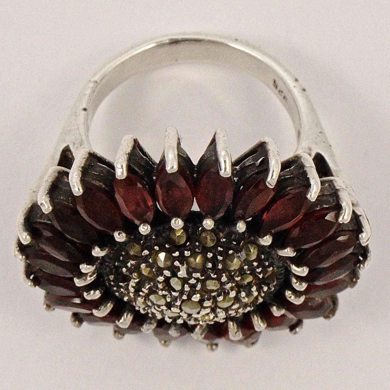 Statement-Ring aus Silber mit Granat und Marcasite-Blumen  im Zustand „Gut“ im Angebot in London, GB