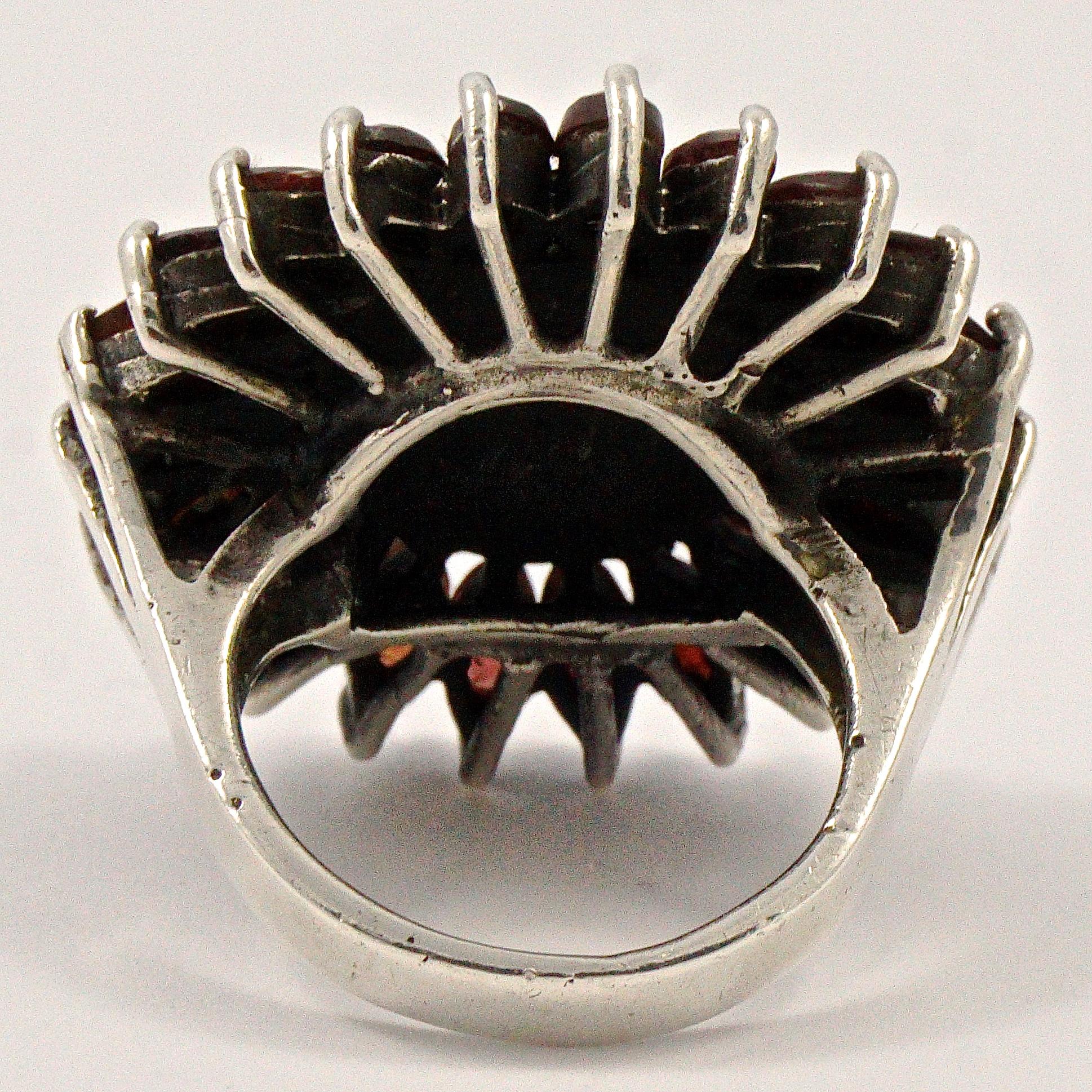Statement-Ring aus Silber mit Granat und Marcasite-Blumen  für Damen oder Herren im Angebot