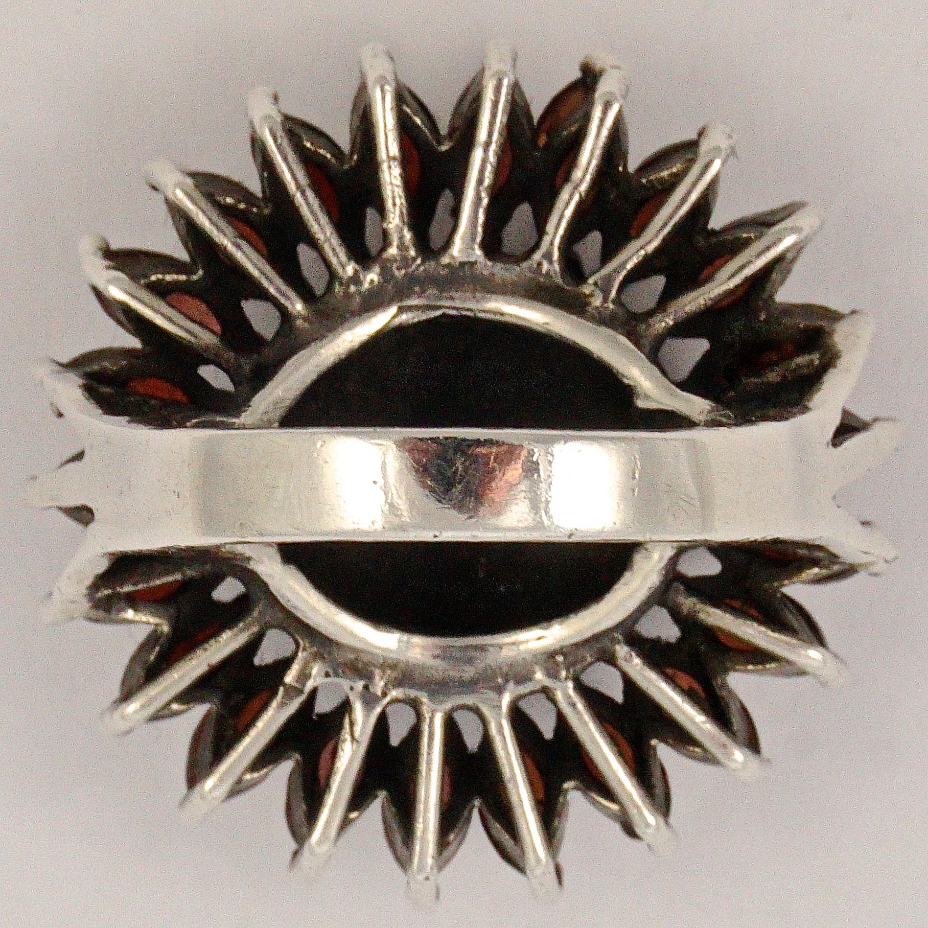 Statement-Ring aus Silber mit Granat und Marcasite-Blumen  im Angebot 1