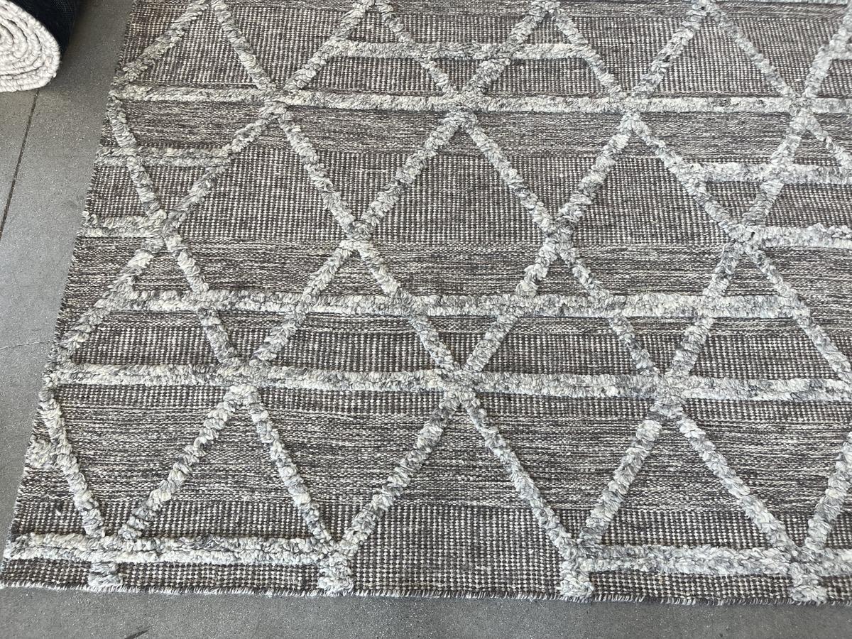 Hand-Knotted Silver Geometric Design Area Rug For Sale