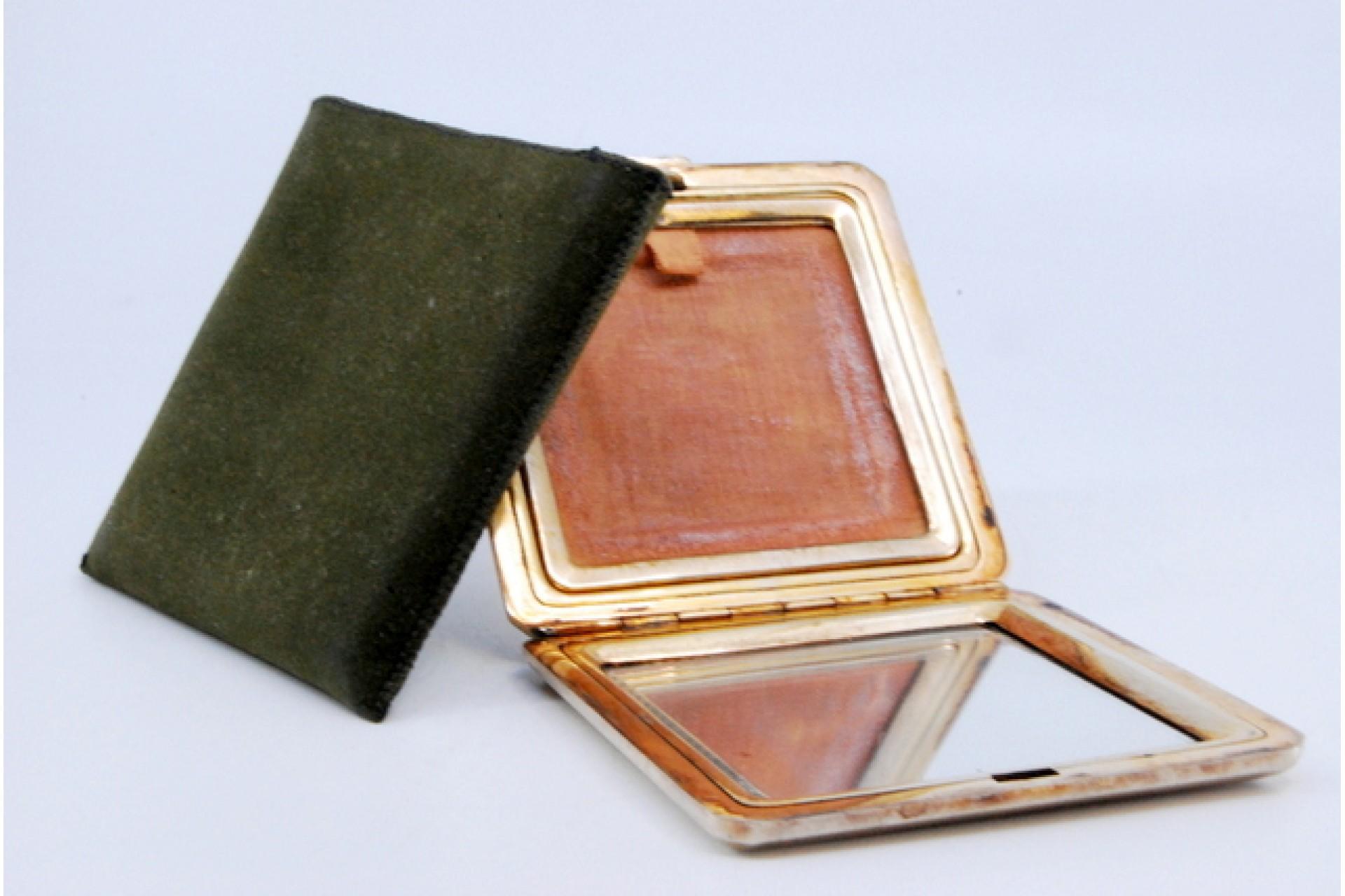 Silver-gilded toiletry box with mirror and powder puff area, with case For Sale 5