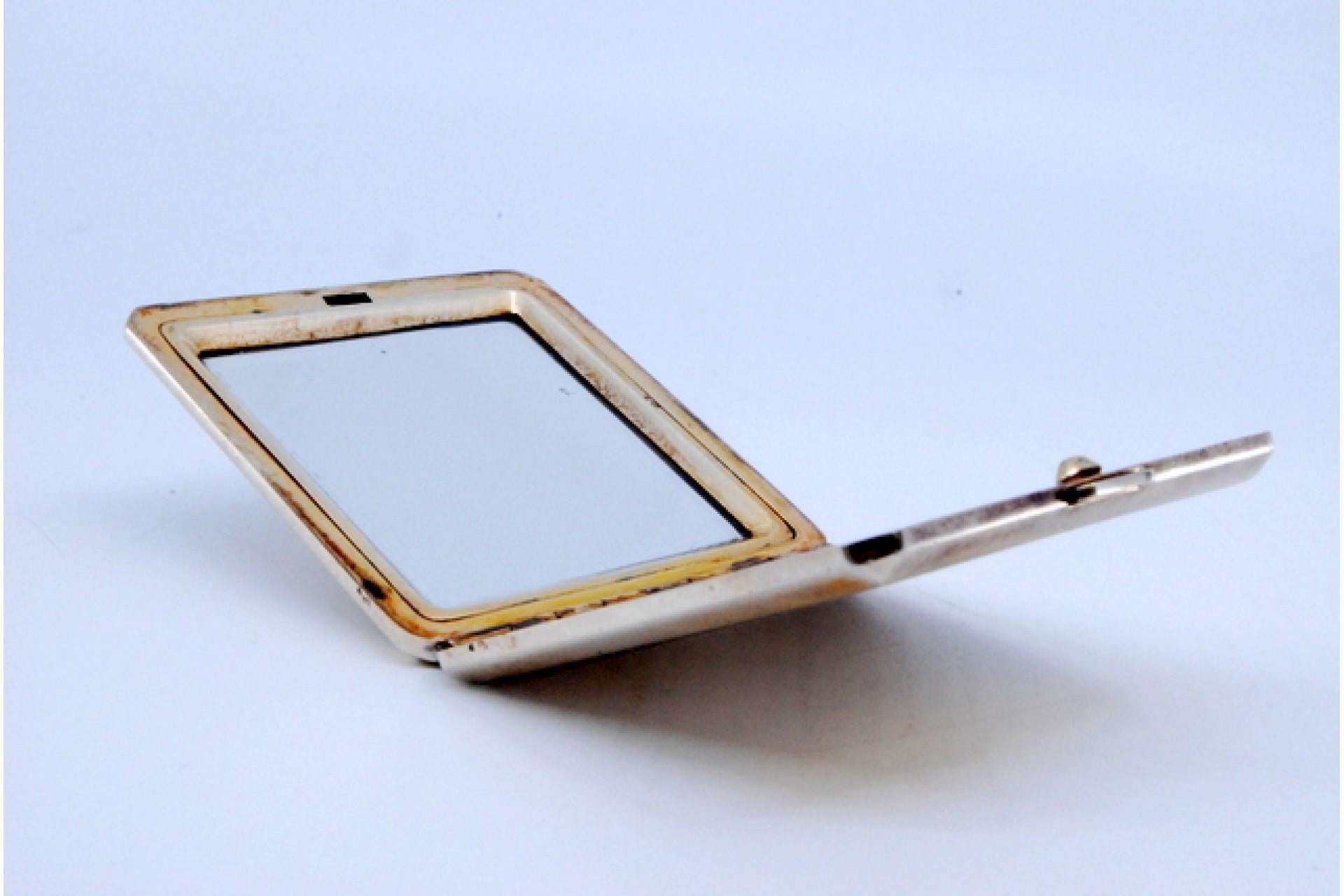 Silver-gilded toiletry box with mirror and powder puff area, with case In Good Condition For Sale In Porto, PT