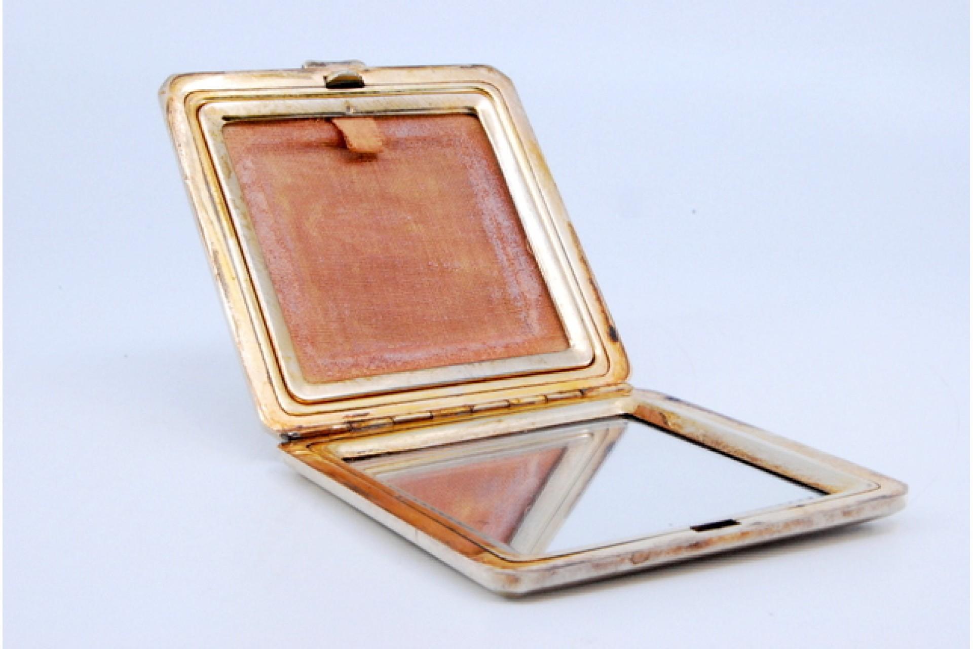 Silver-gilded toiletry box with mirror and powder puff area, with case For Sale 1