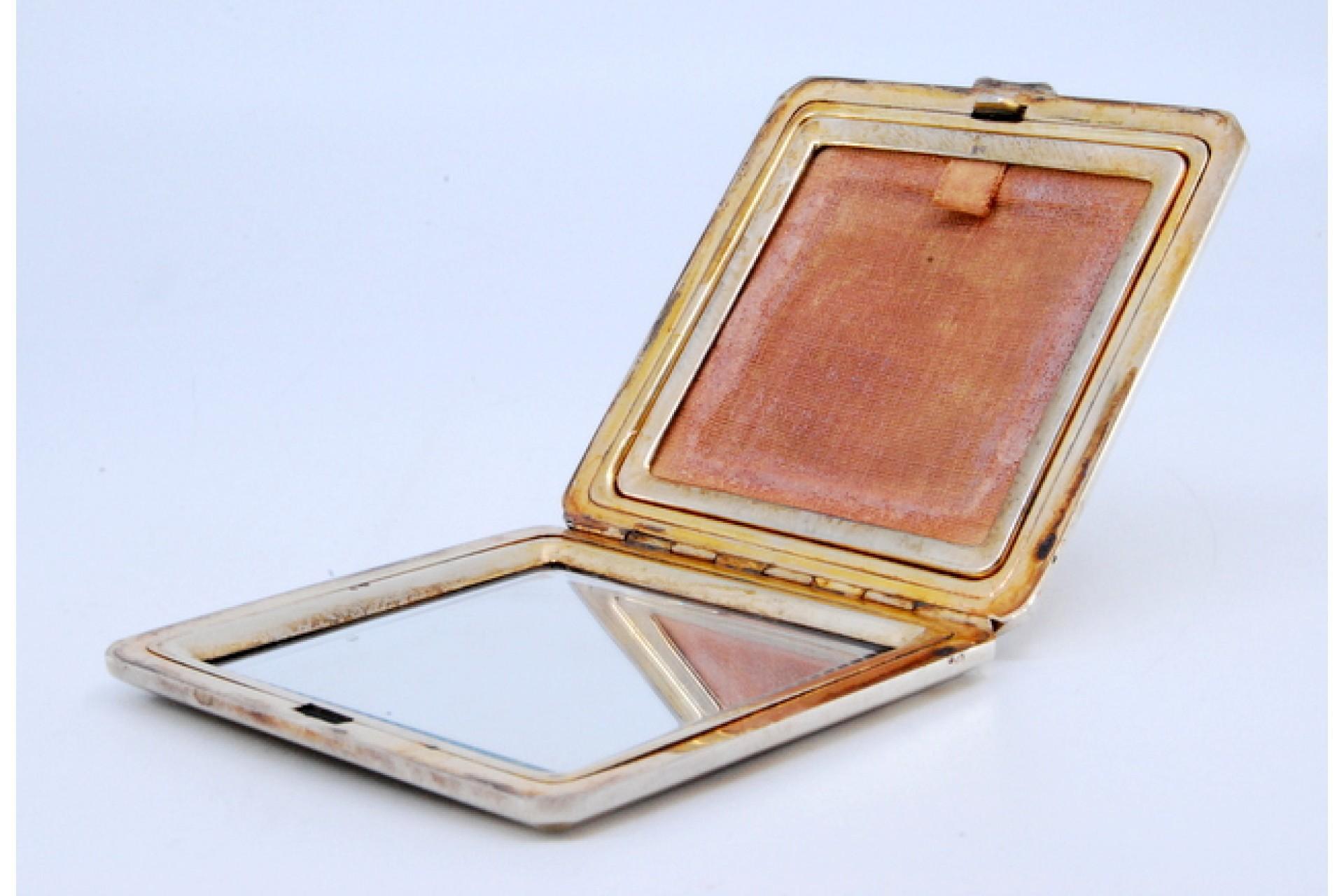 Silver-gilded toiletry box with mirror and powder puff area, with case For Sale 2