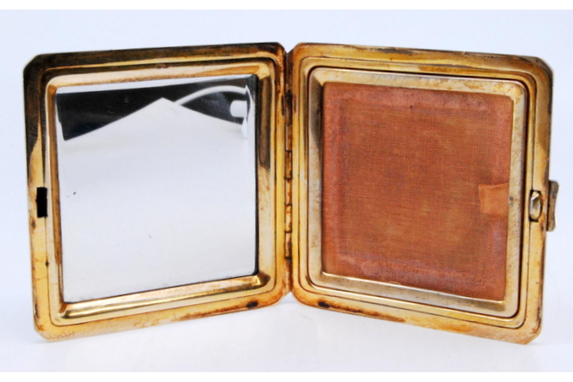 Silver-gilded toiletry box with mirror and powder puff area, with case For Sale 3