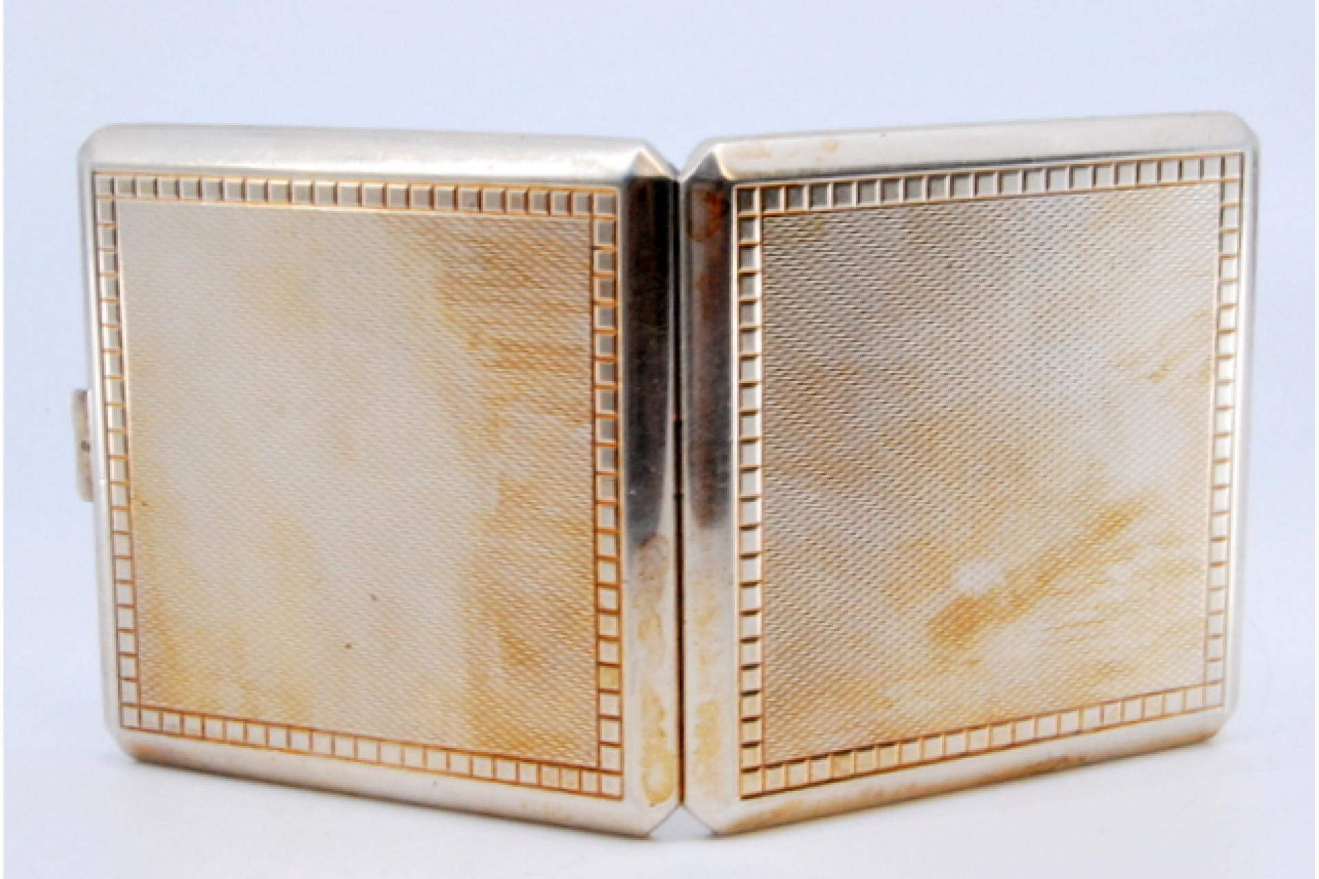 Silver-gilded toiletry box with mirror and powder puff area, with case For Sale 4