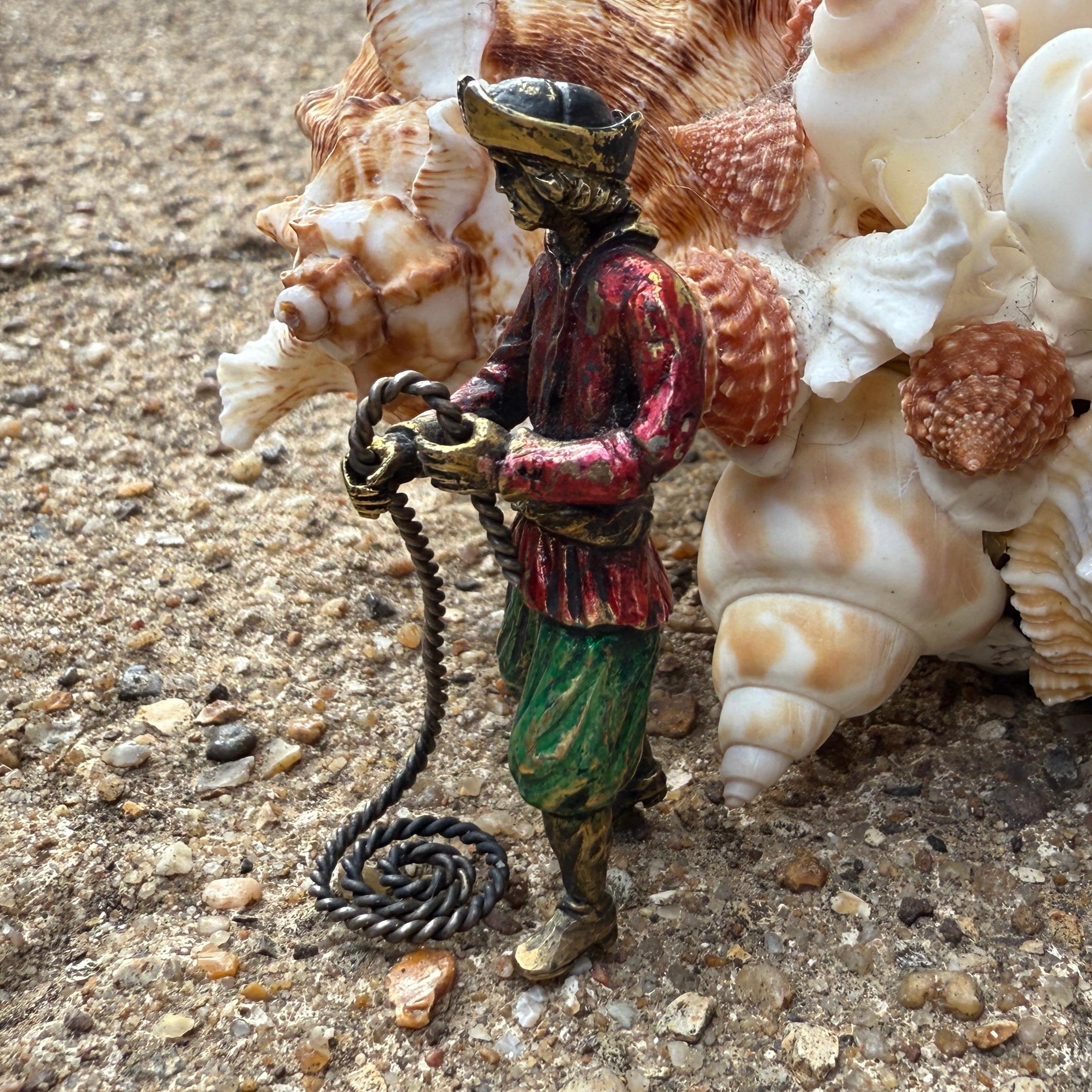 da uomo o donna Figura di marinaio in argento dorato e smalto da un Nef. Tedesco, inizio XVII secolo in vendita