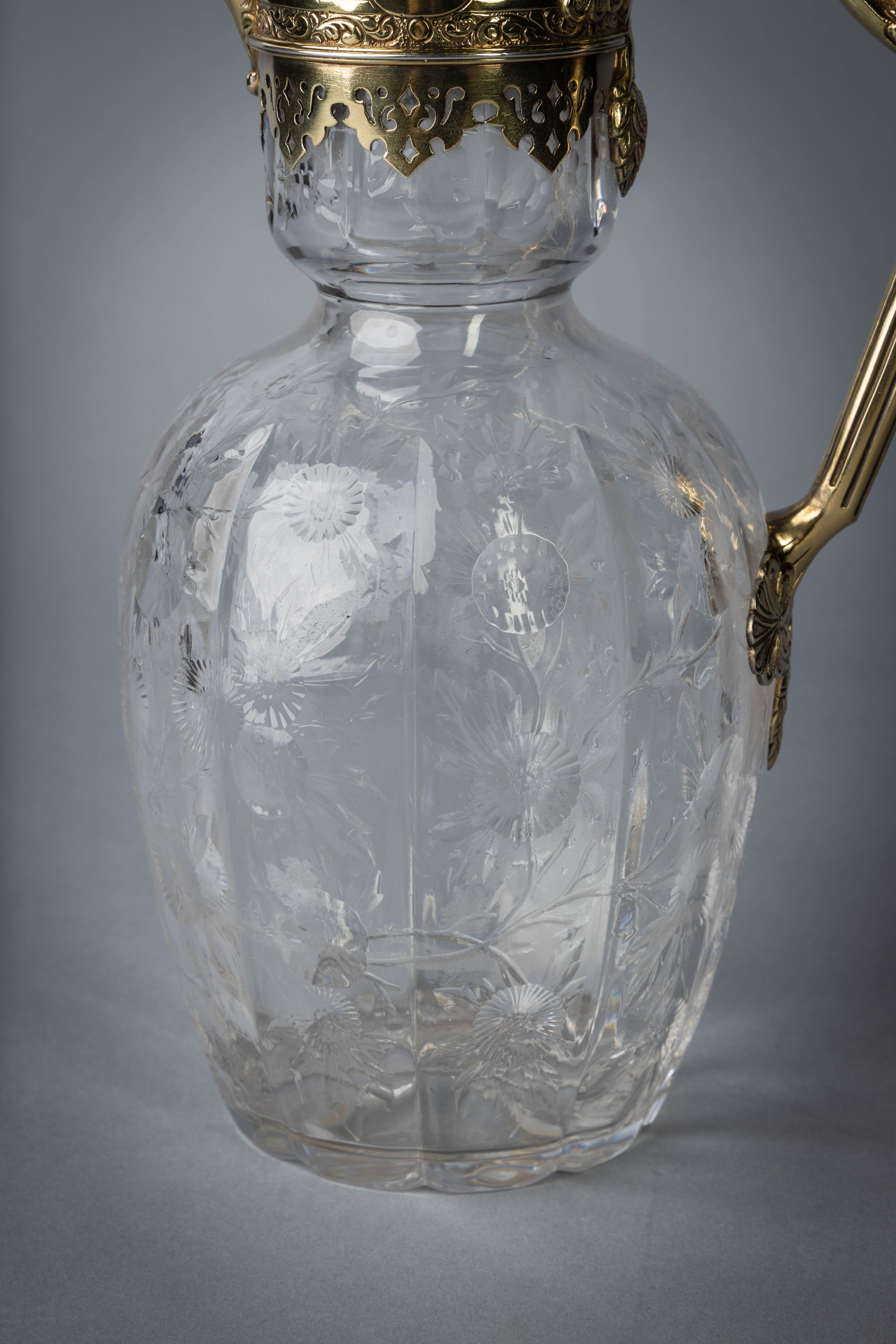 Fin du XIXe siècle Pichet en cristal gravé et doré à l'argent en vente