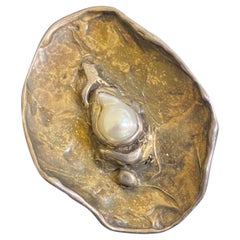Pendentif / broche vintage Keshi en argent doré et perle baroque de M. Verstraeten