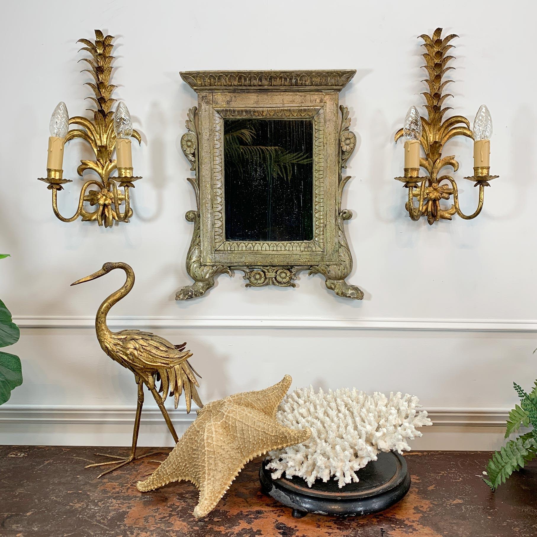 Miroir mural italien en bois sculpté et argenté 18ème siècle en vente 8