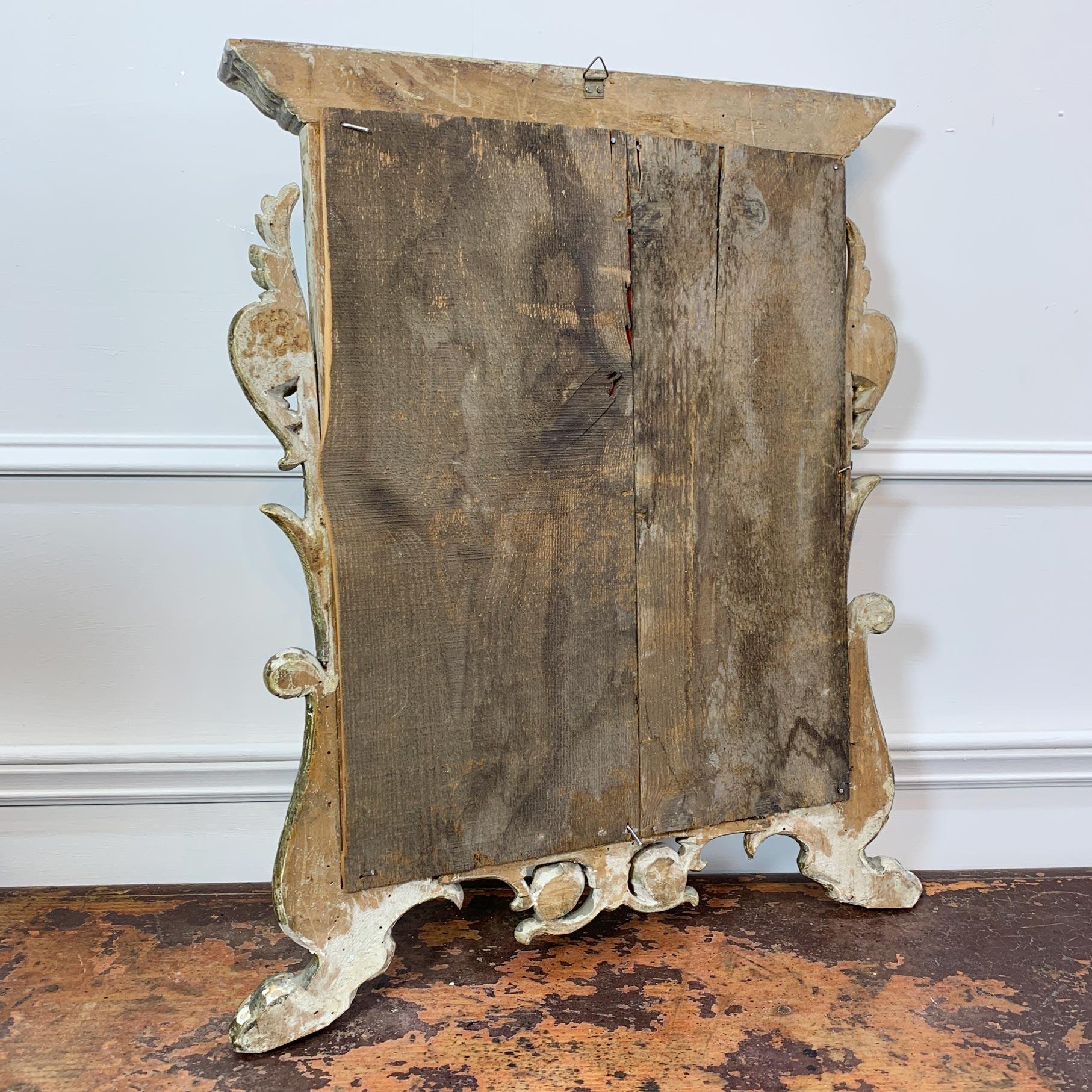 Doré Miroir mural italien en bois sculpté et argenté 18ème siècle en vente