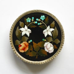 Scatola in argento dorato in pietra dura del Derbyshire