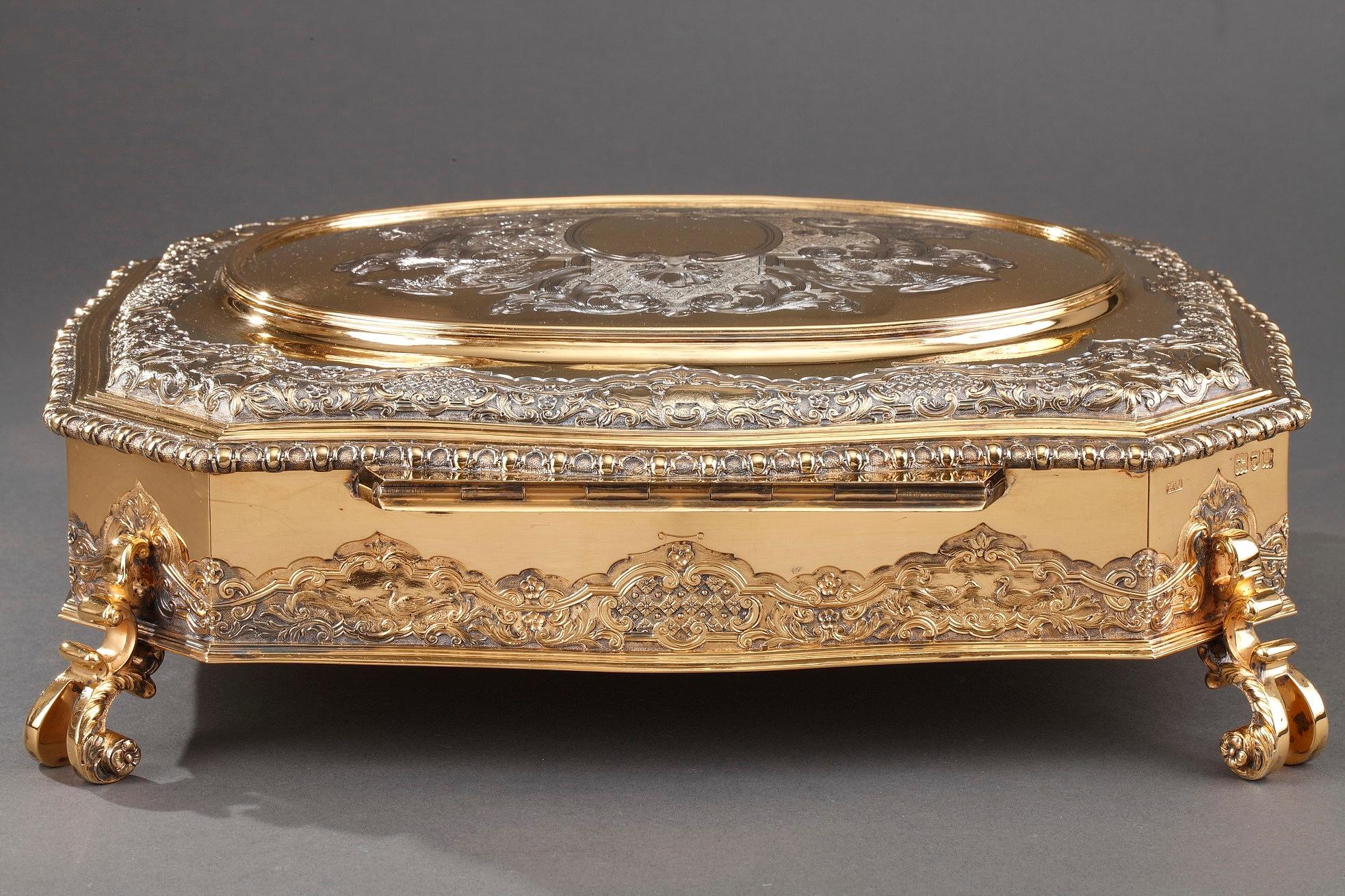 Silver-Gilt Dressing-Table Service by Lionel Alfred Crichton, London, 1917 For Sale 3