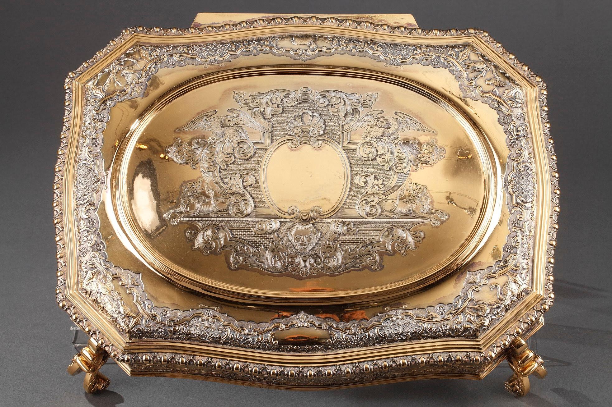 Silver-Gilt Dressing-Table Service by Lionel Alfred Crichton, London, 1917 For Sale 4