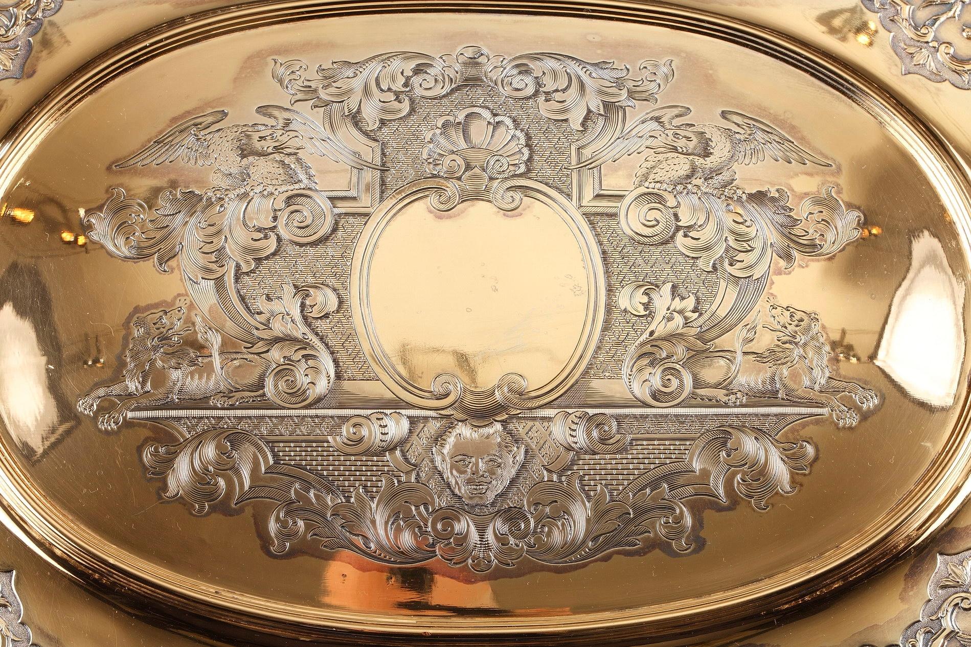 Silver-Gilt Dressing-Table Service by Lionel Alfred Crichton, London, 1917 For Sale 5