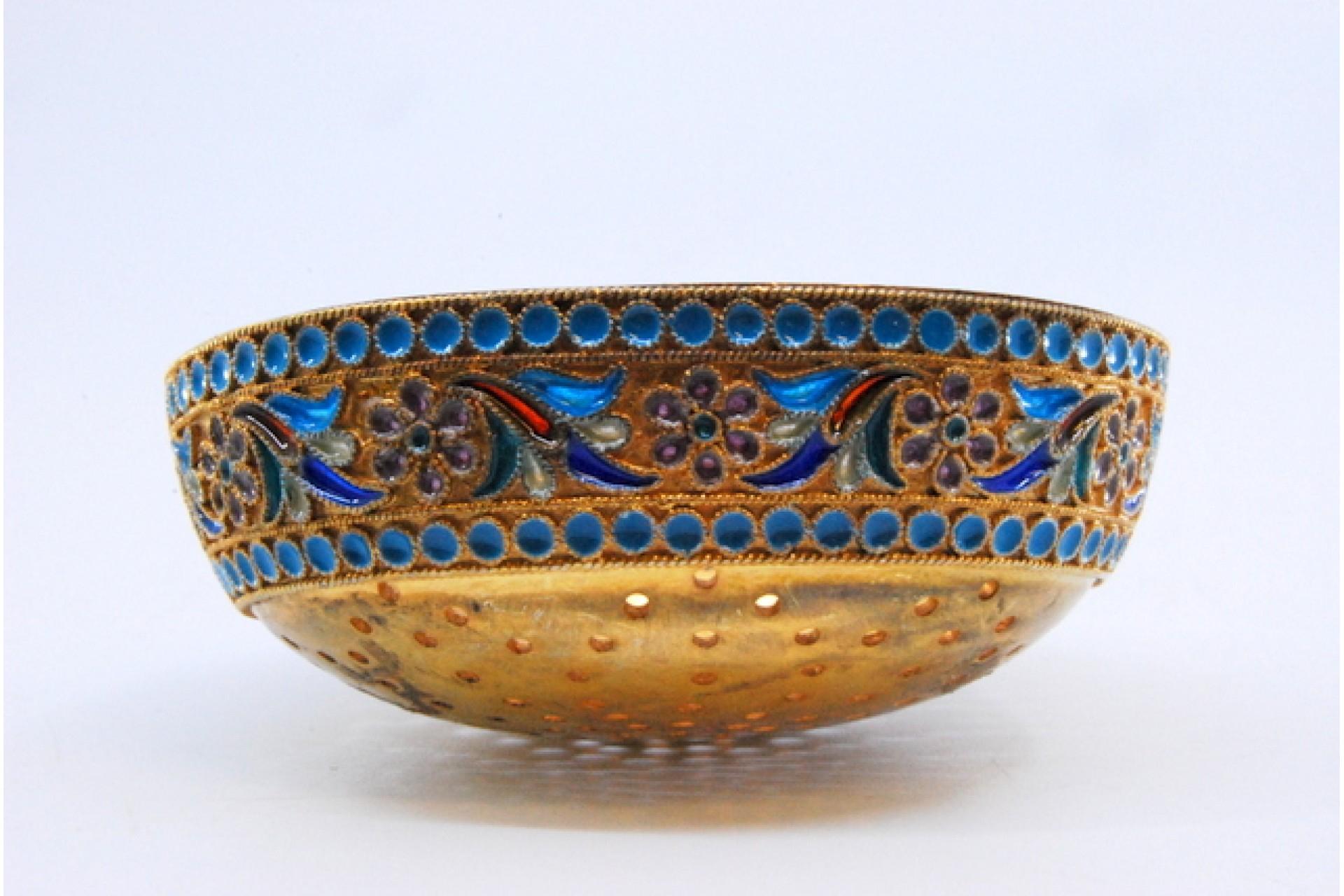 Silver-gilt dusting ladle with Russian-style cloisonné enamels (Silber) im Angebot