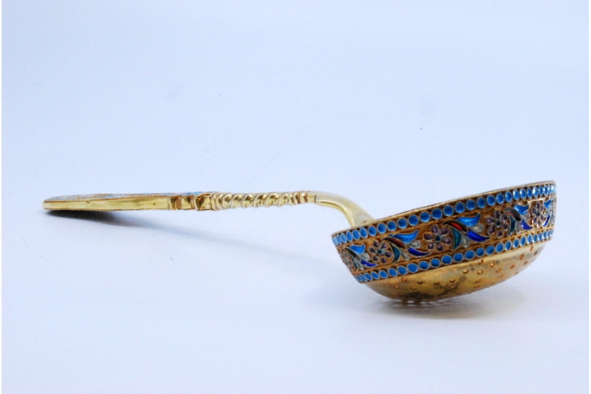 Silver-gilt dusting ladle with Russian-style cloisonné enamels im Angebot 1