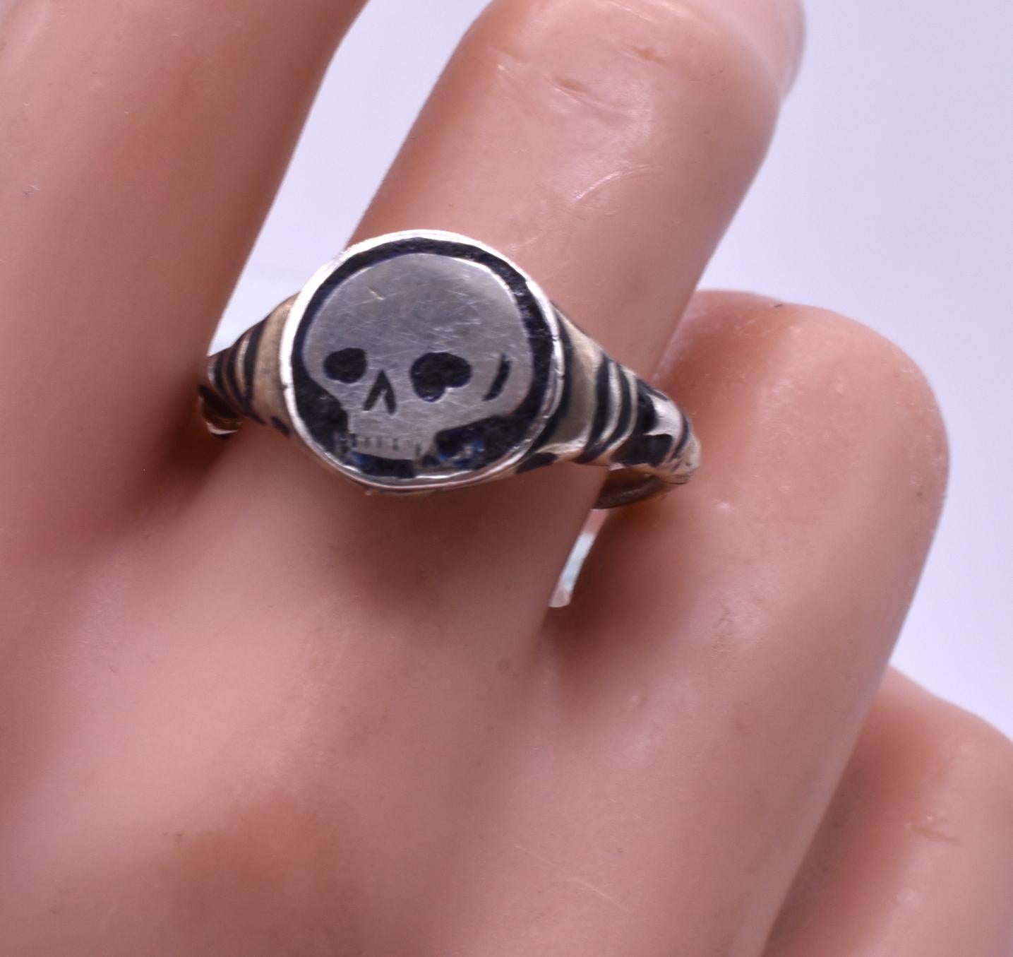 Silver Gilt and Enamel Late Renaissance Skull Ring In Excellent Condition In Baltimore, MD