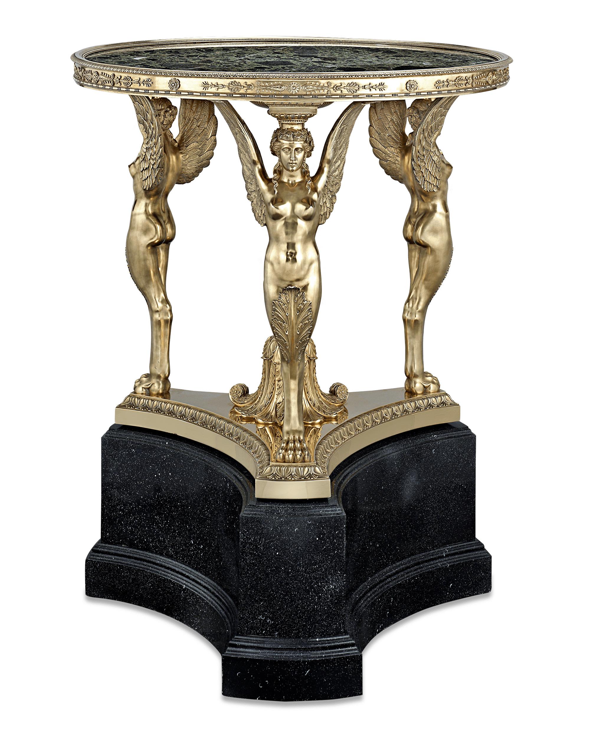 Silber-vergoldeter Ausstellungs-Teetisch von Maison Aucoc (20. Jahrhundert) im Angebot