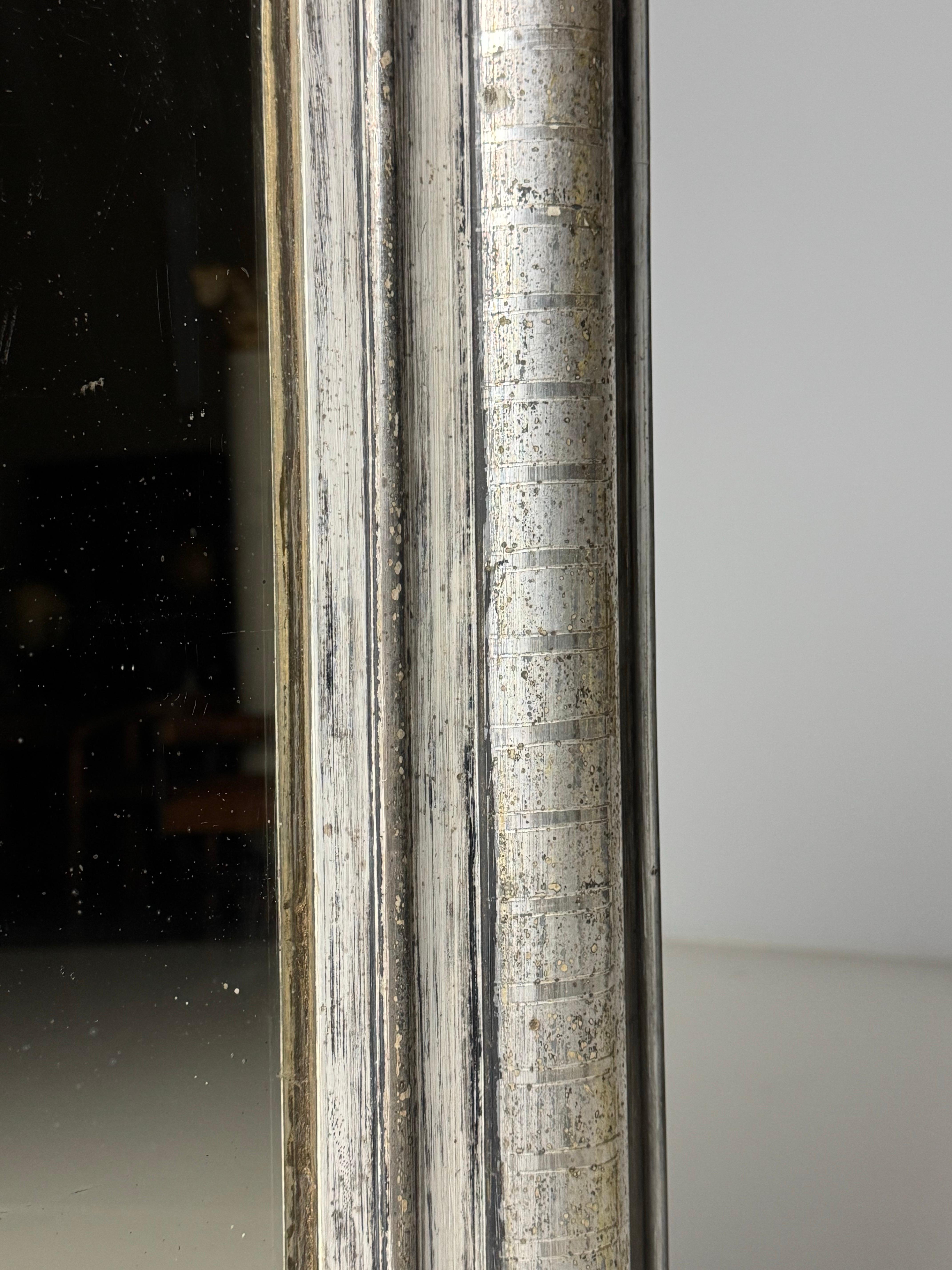 Espejo Louis Philippe francés de plata dorada en venta 7