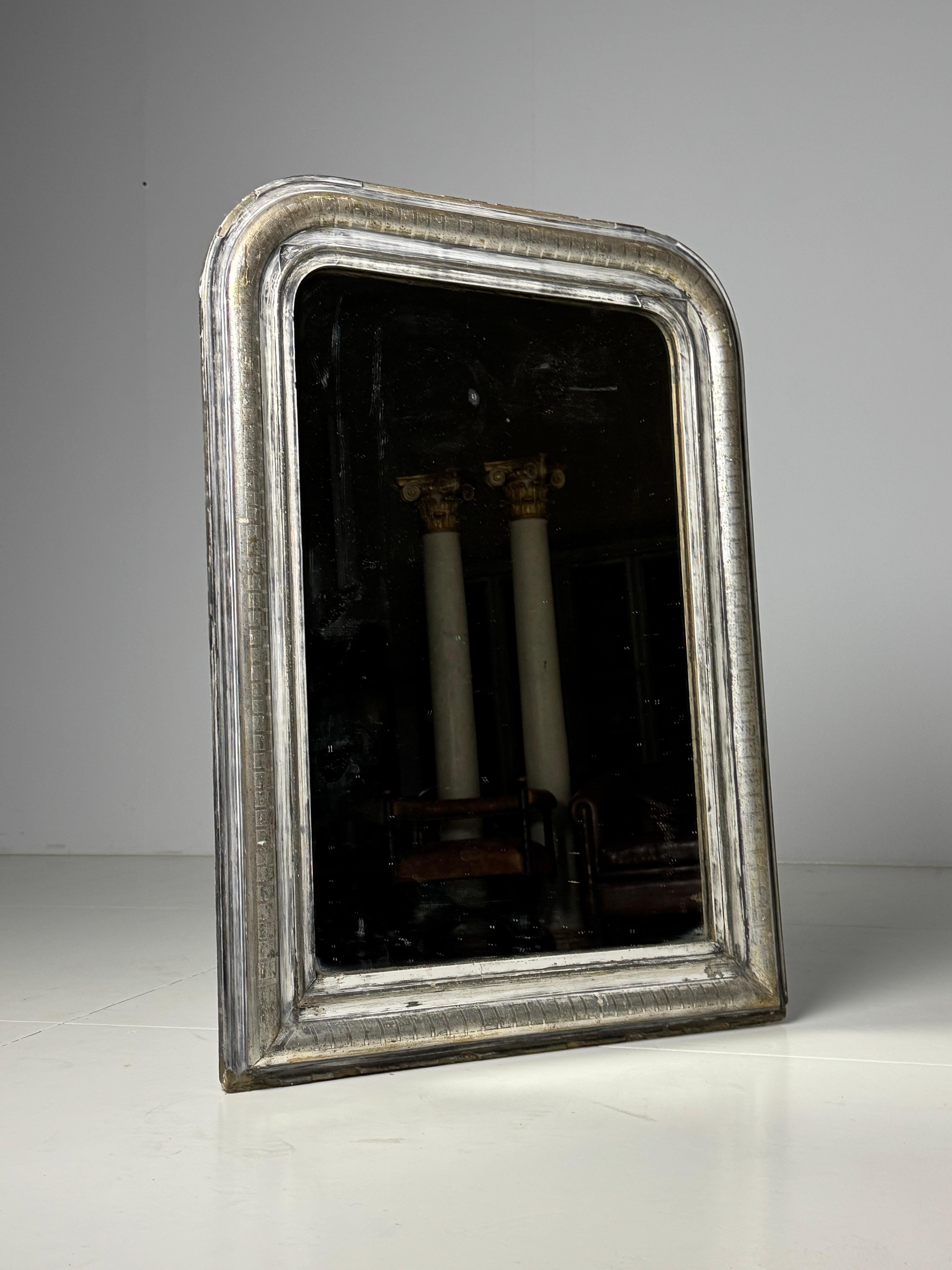 Espejo Louis Philippe francés de plata dorada en venta 5