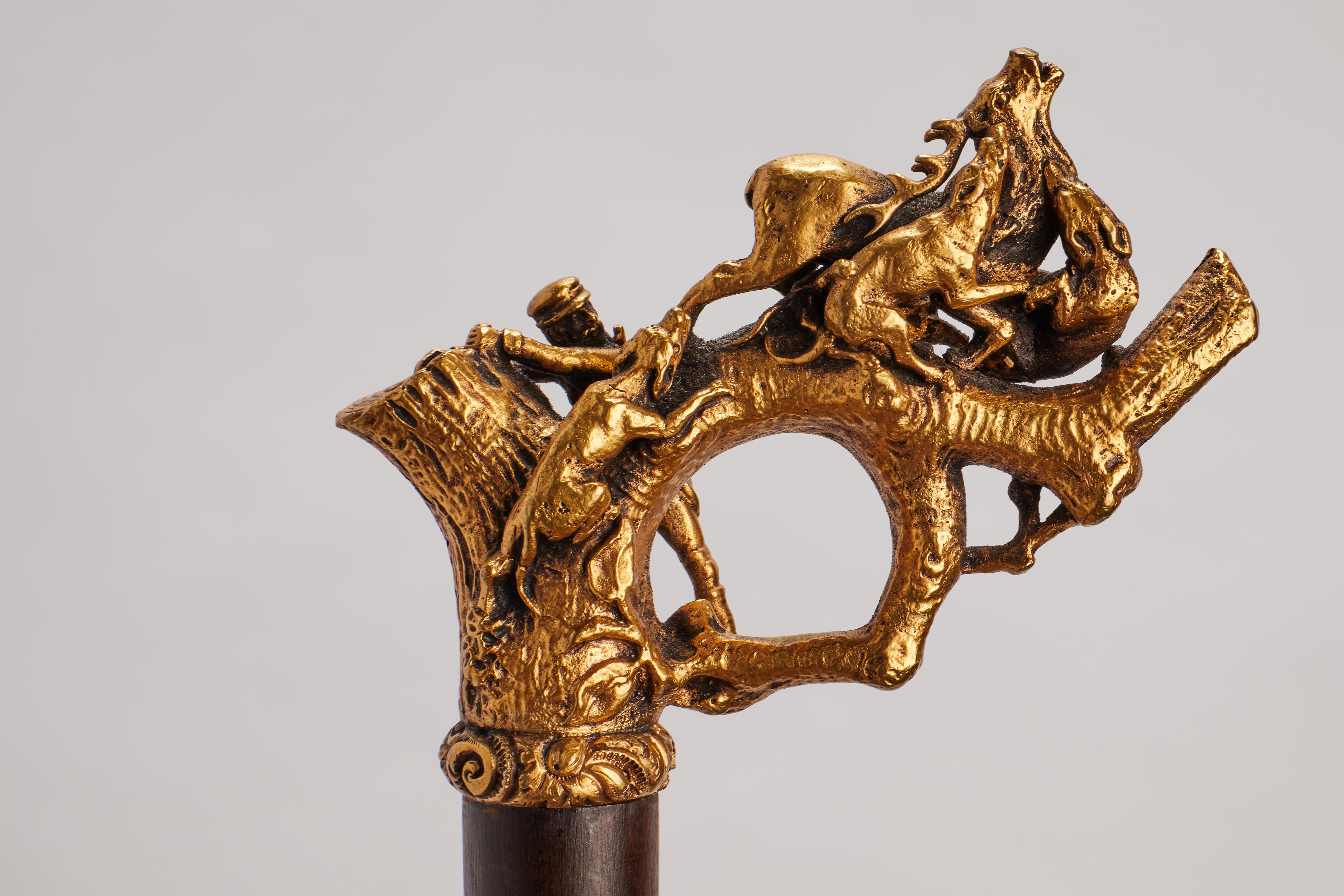 Silver gilt handle walking stick depicting an hunting scene, Germany 1890.  In Good Condition For Sale In Milan, IT