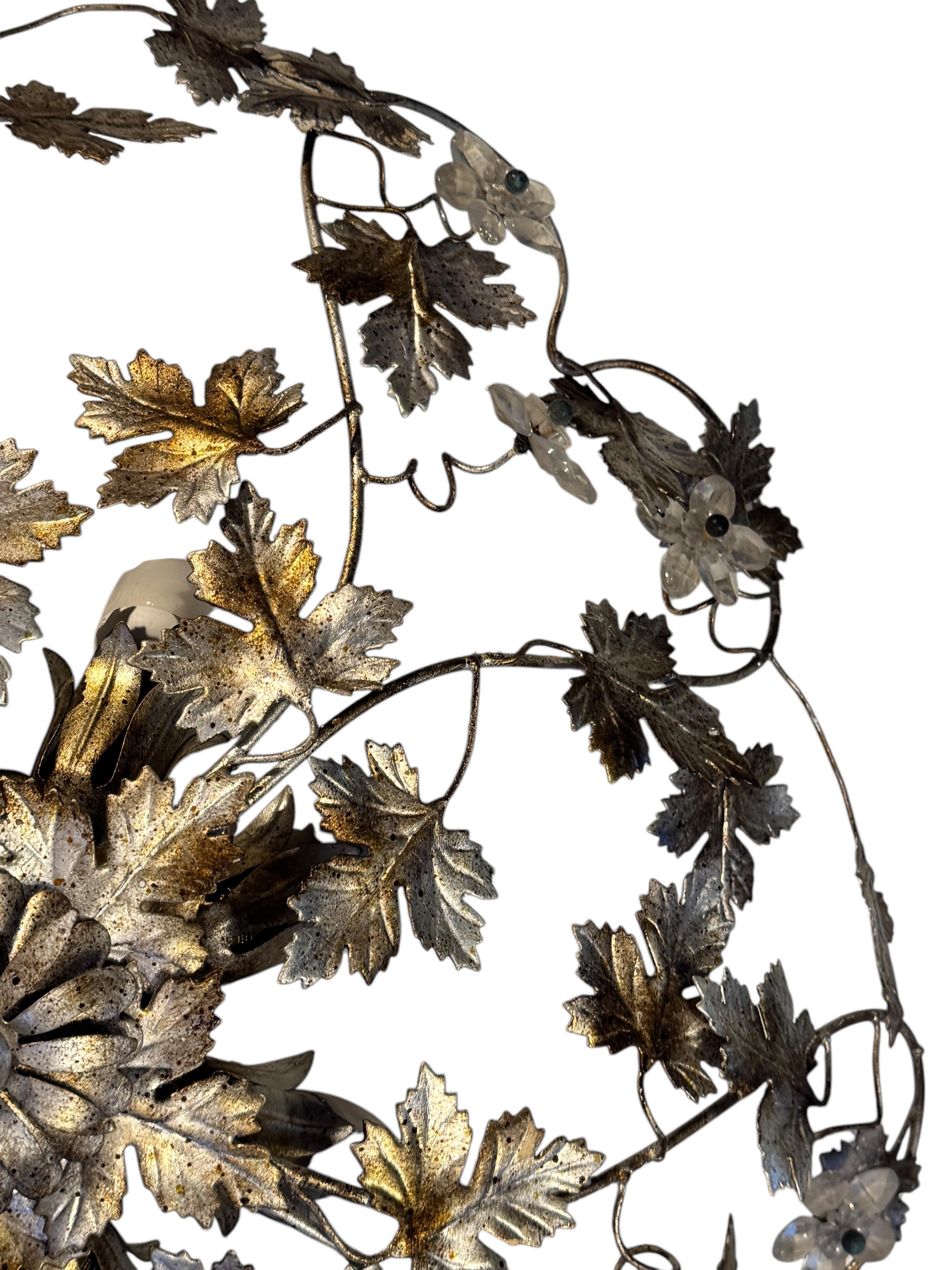 A. Silver Foglie di metallo dorato Fiore di cristallo Hollywood Regency Flush Mount Banci Italia in vendita 4
