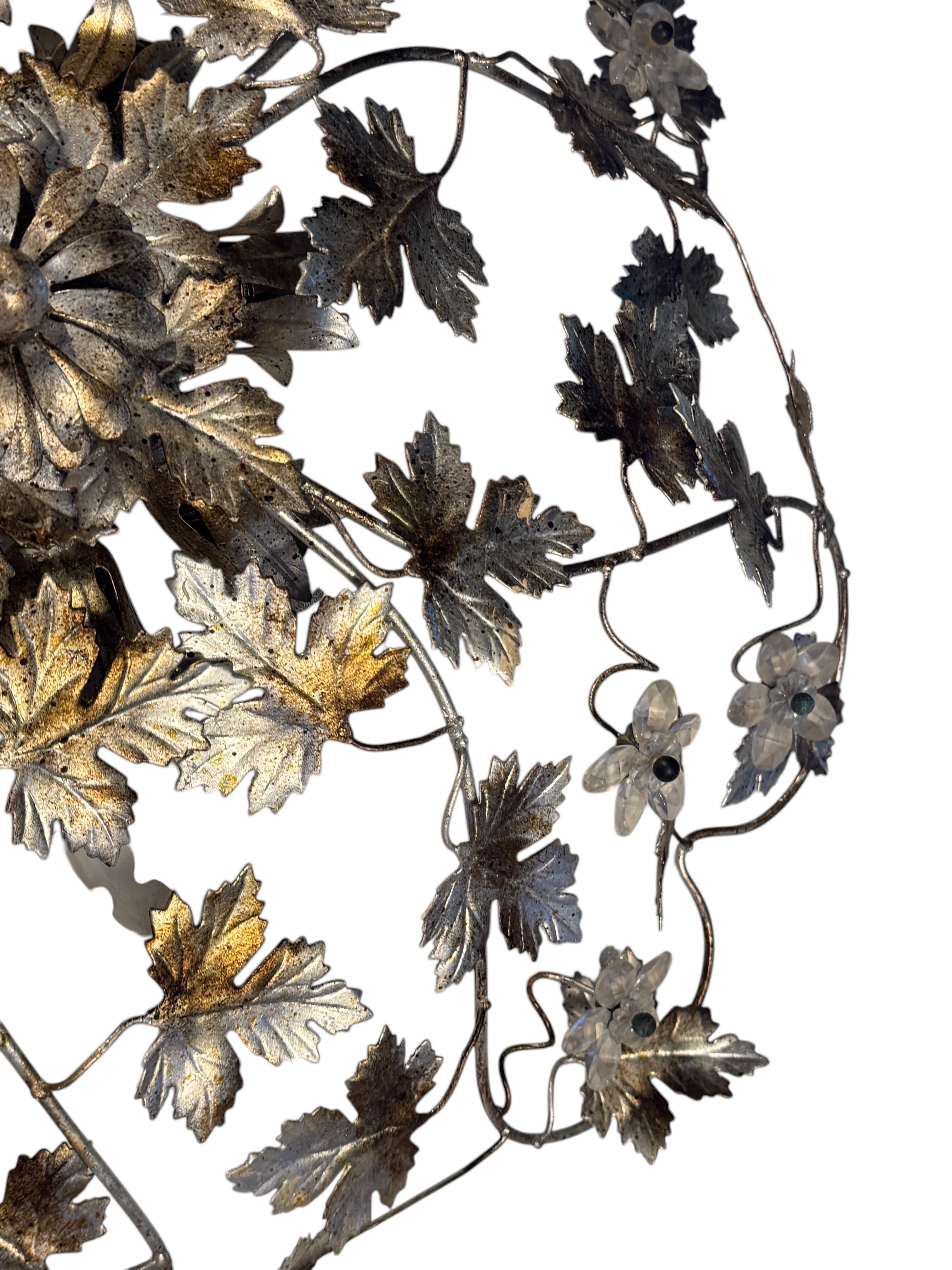 A. Silver Foglie di metallo dorato Fiore di cristallo Hollywood Regency Flush Mount Banci Italia in vendita 5