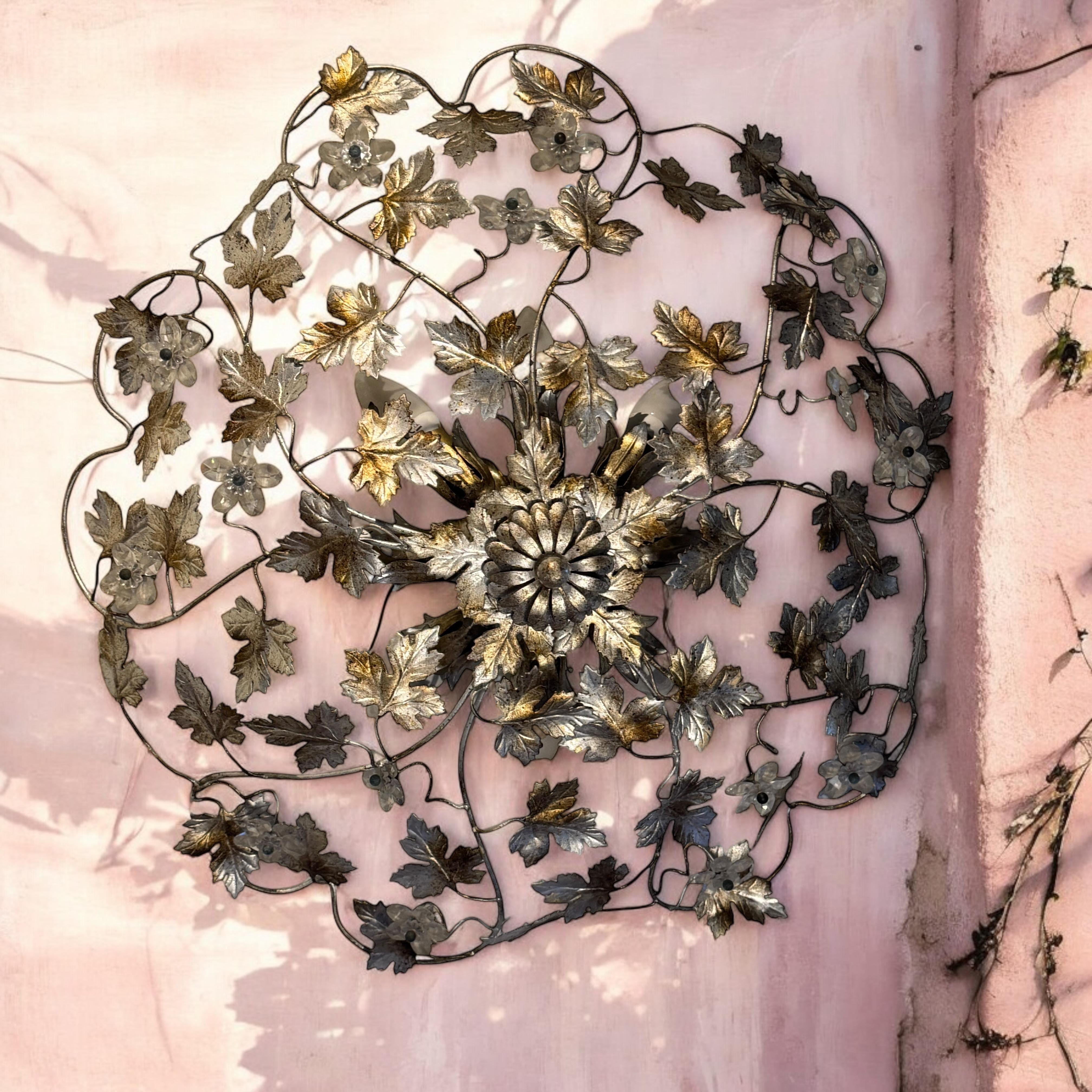A. Silver Foglie di metallo dorato Fiore di cristallo Hollywood Regency Flush Mount Banci Italia in vendita 10