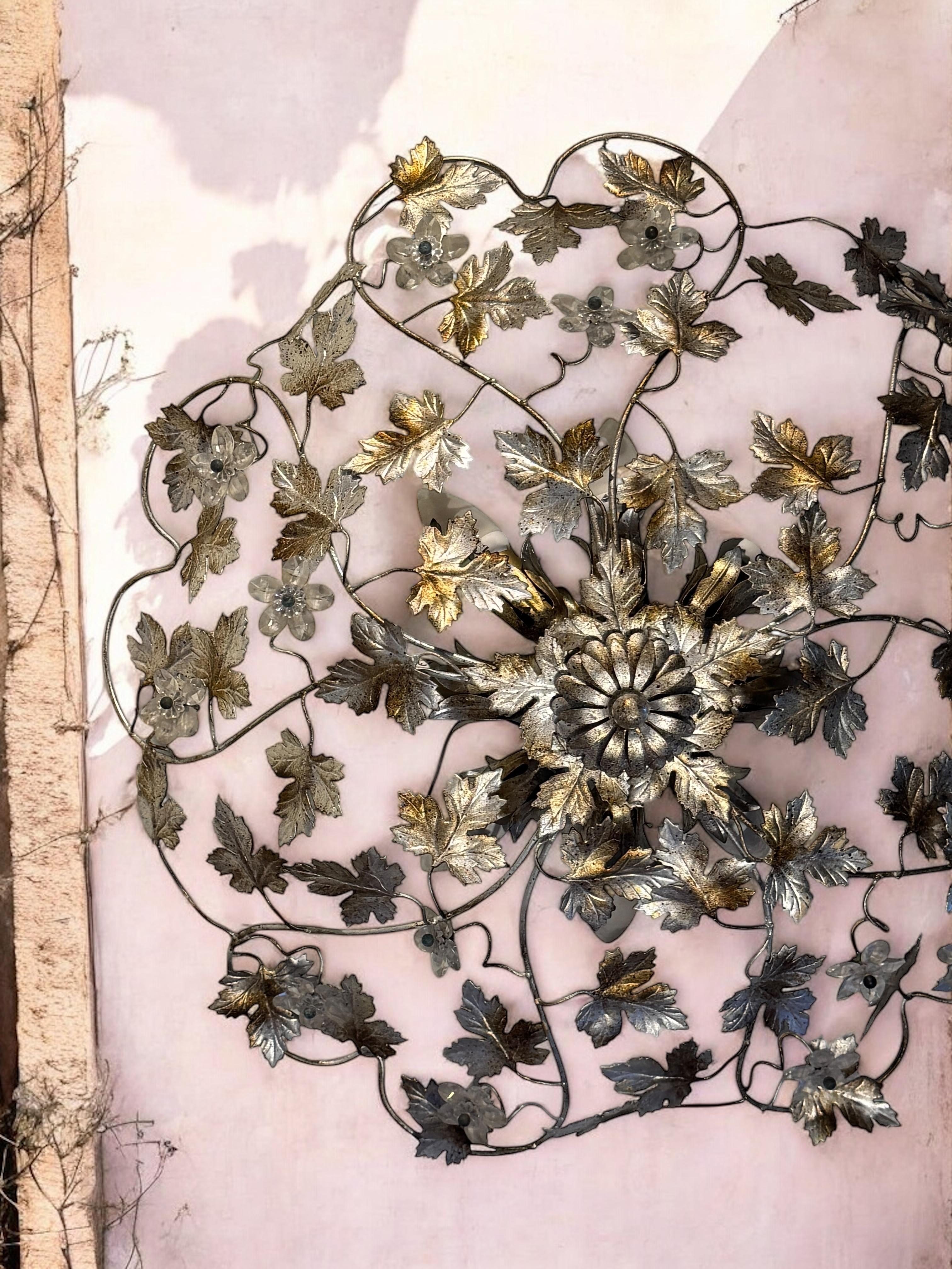 A. Silver Foglie di metallo dorato Fiore di cristallo Hollywood Regency Flush Mount Banci Italia in vendita 11
