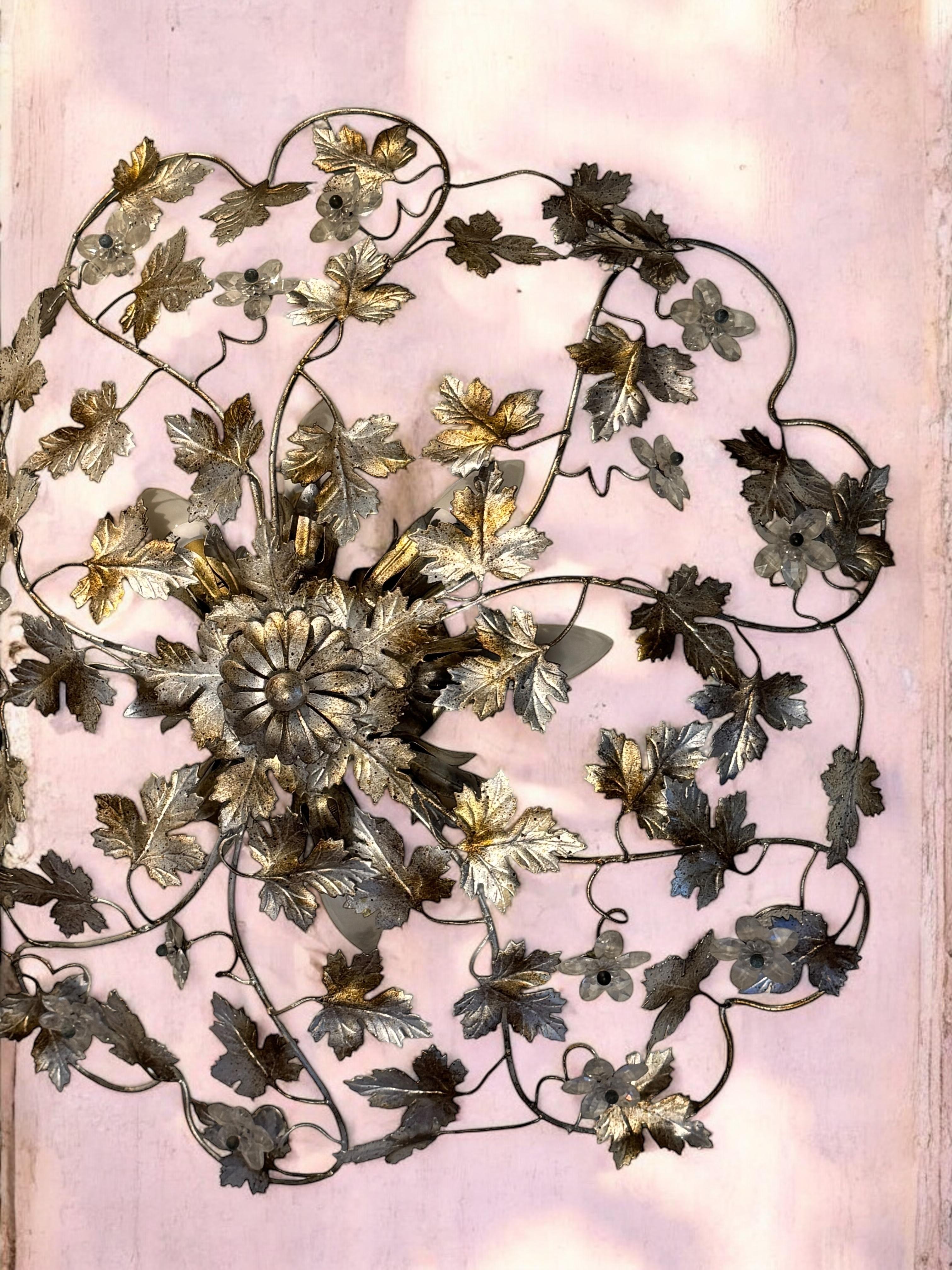 A. Silver Foglie di metallo dorato Fiore di cristallo Hollywood Regency Flush Mount Banci Italia in vendita 12