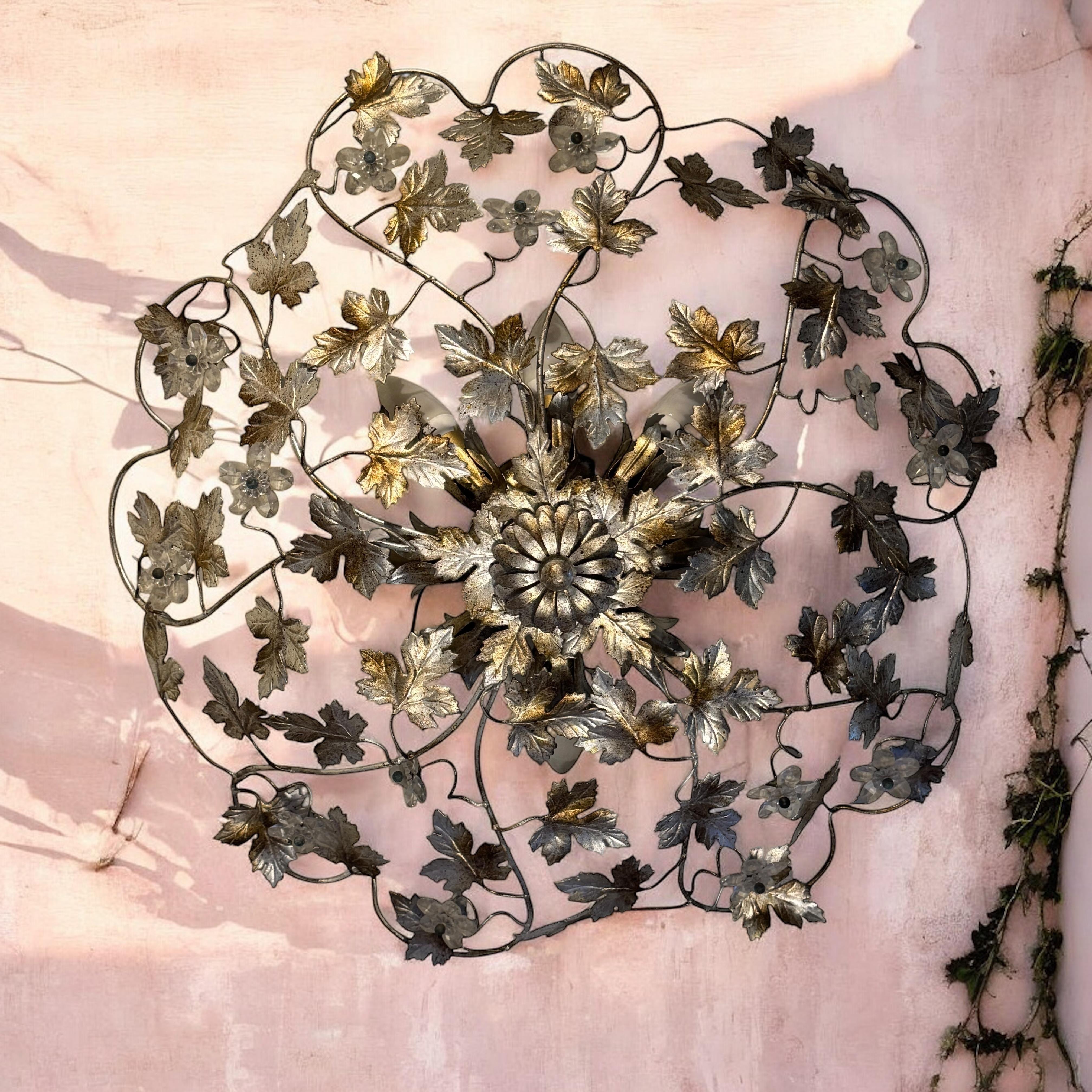 A. Silver Foglie di metallo dorato Fiore di cristallo Hollywood Regency Flush Mount Banci Italia in vendita 13