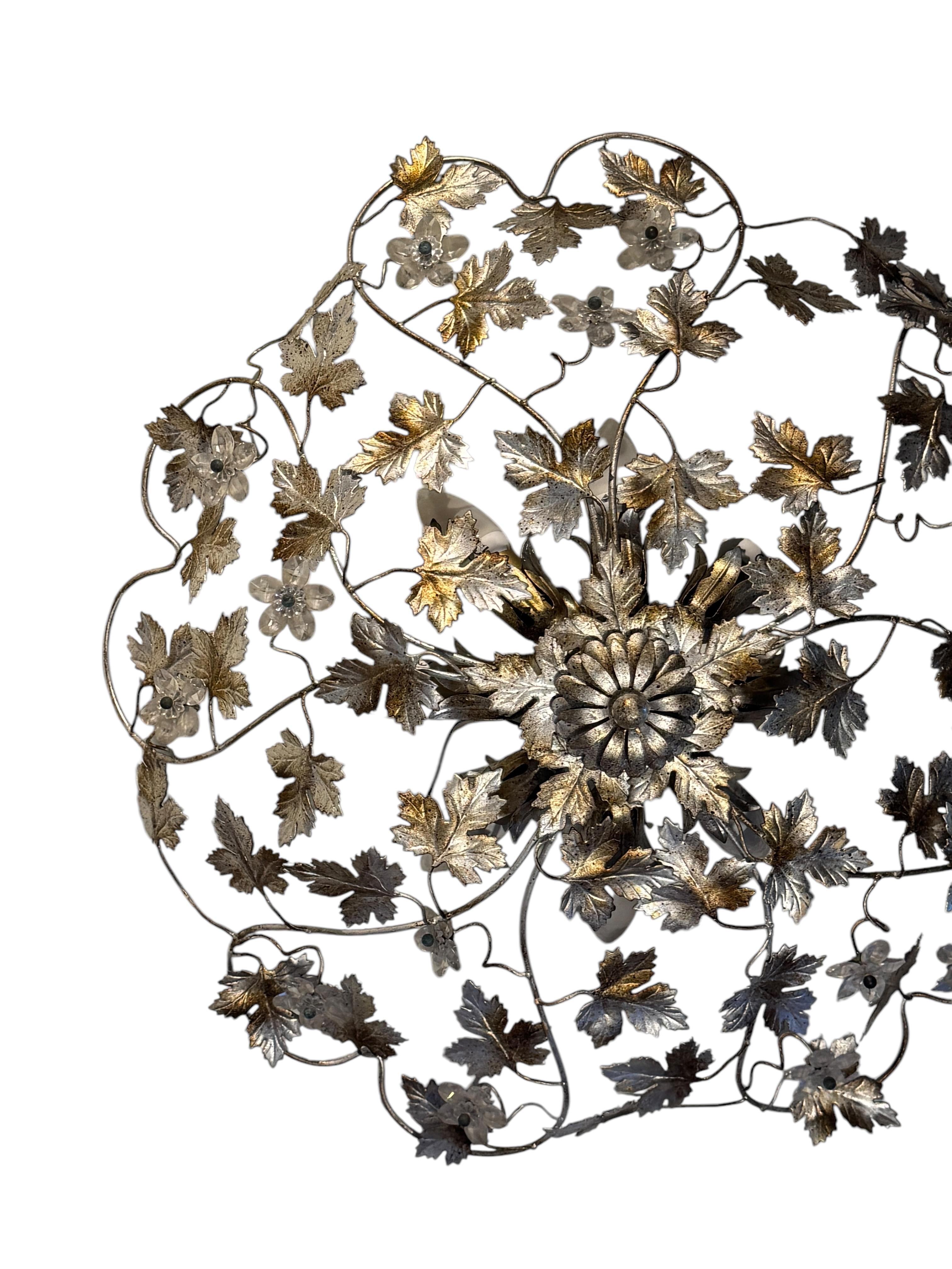 Argentato A. Silver Foglie di metallo dorato Fiore di cristallo Hollywood Regency Flush Mount Banci Italia in vendita