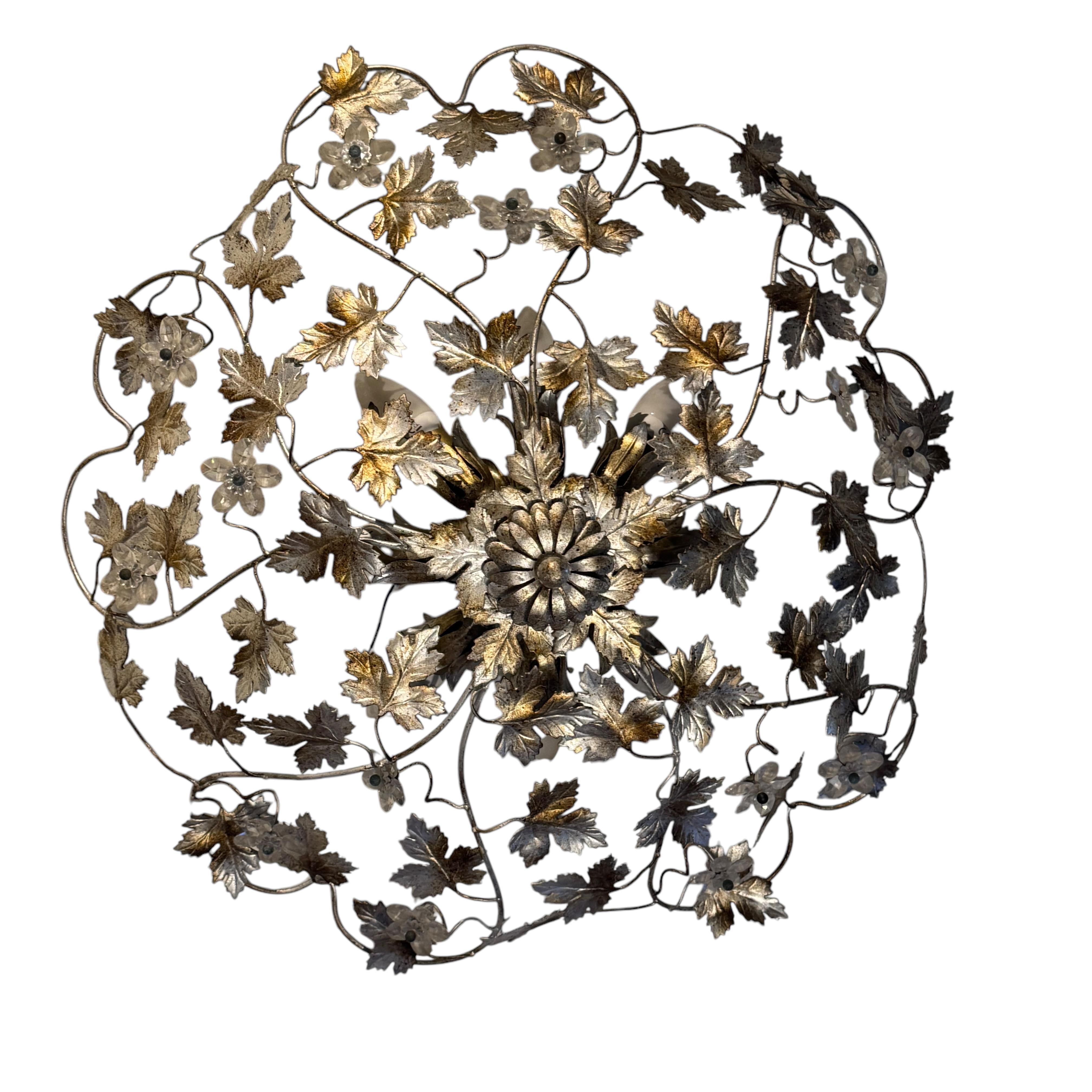 A. Silver Foglie di metallo dorato Fiore di cristallo Hollywood Regency Flush Mount Banci Italia In condizioni buone in vendita a Nuernberg, DE