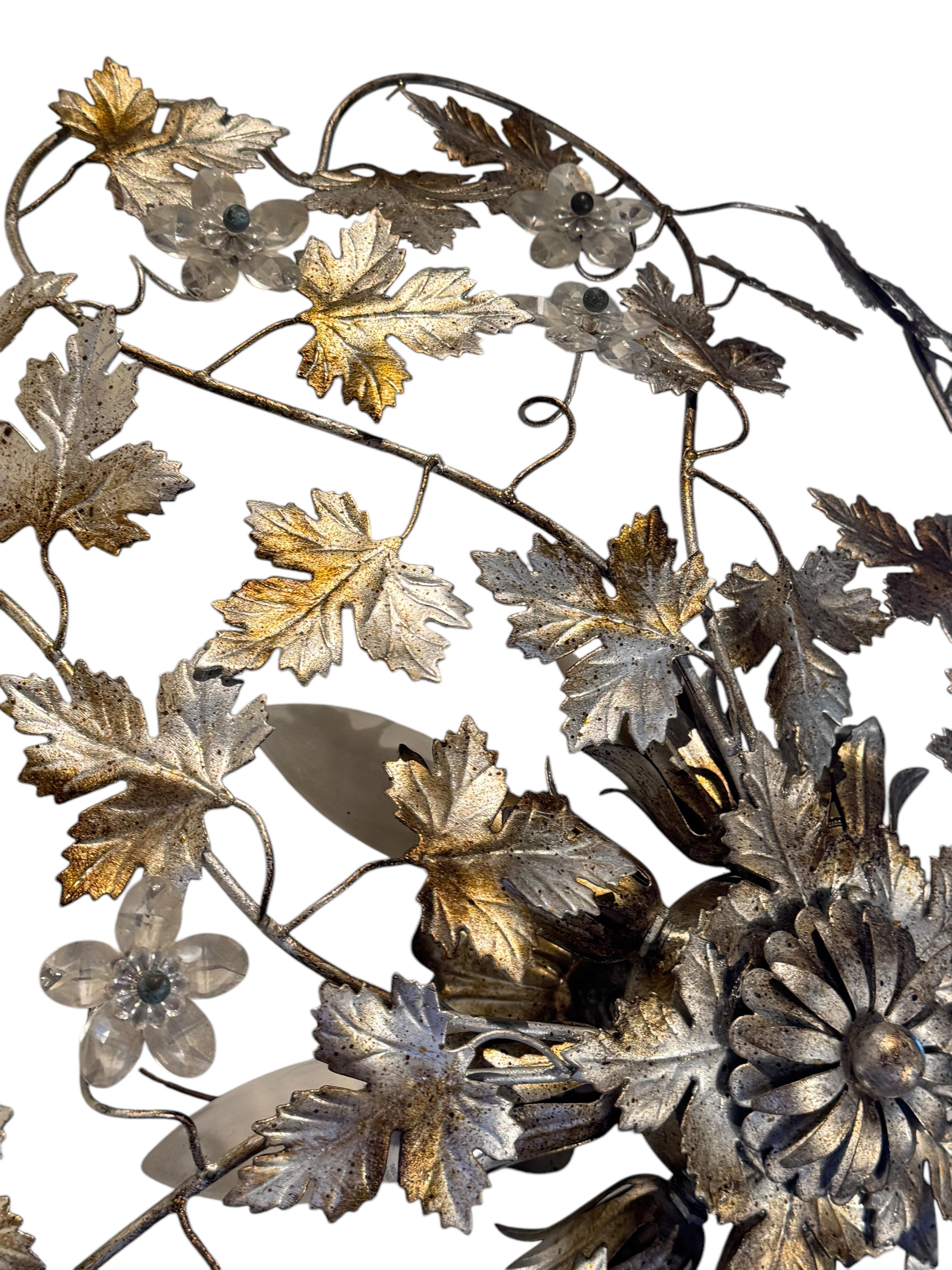 Vetro A. Silver Foglie di metallo dorato Fiore di cristallo Hollywood Regency Flush Mount Banci Italia in vendita