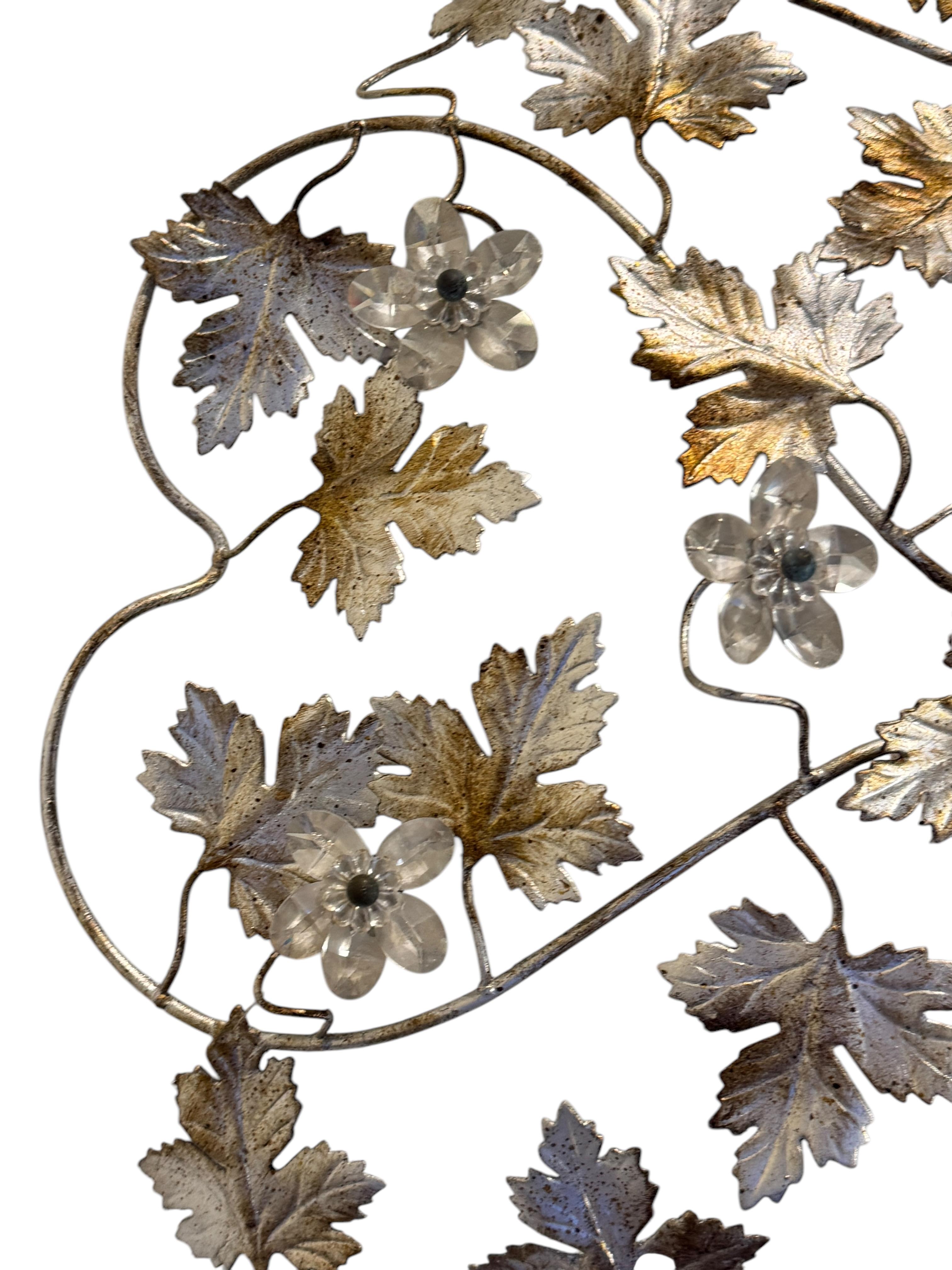 A. Silver Foglie di metallo dorato Fiore di cristallo Hollywood Regency Flush Mount Banci Italia in vendita 1