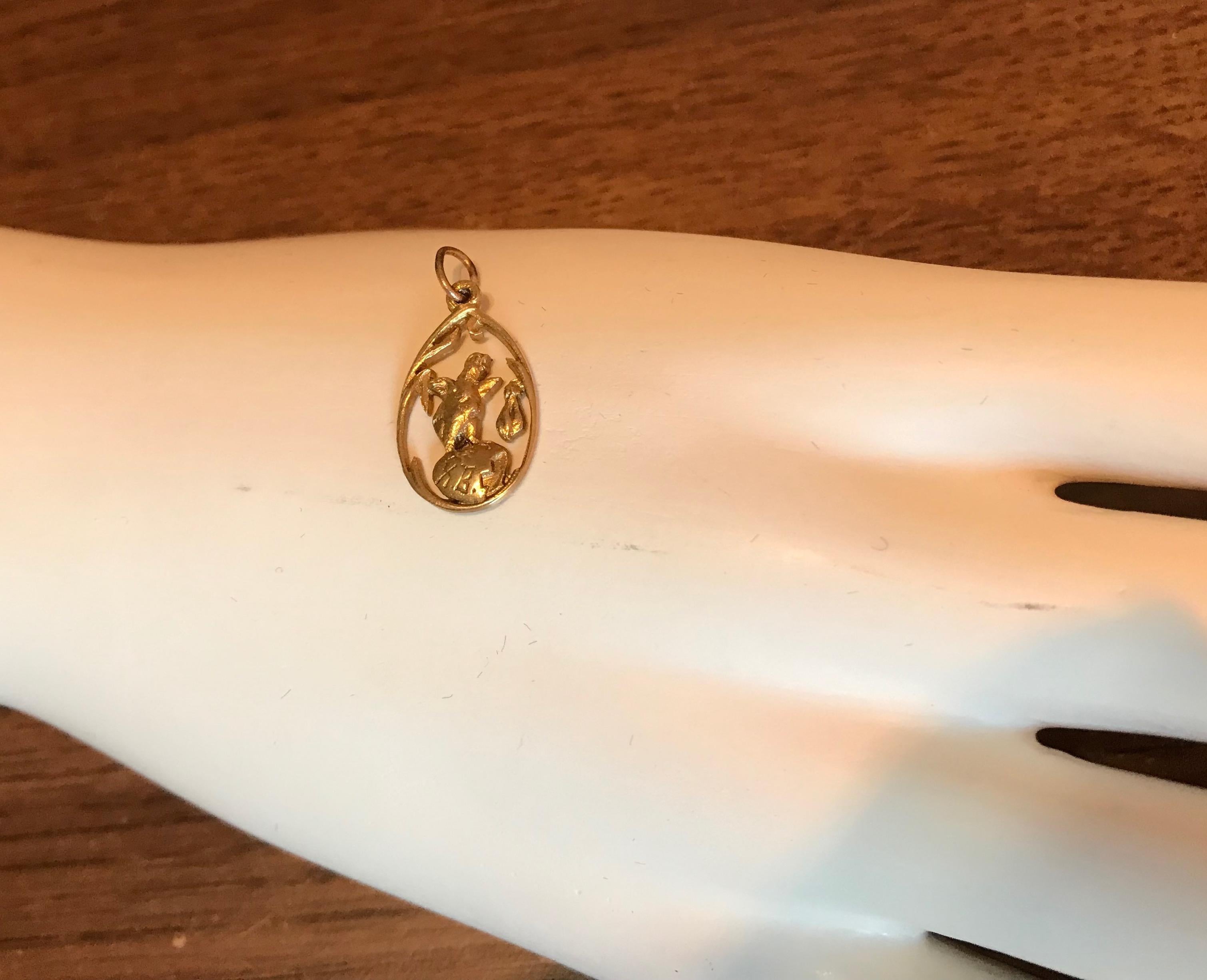 egg shaped pendant