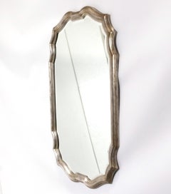 Versilberter Spiegel, 45" H x 27" B, Hollywood-Regency-Glamour