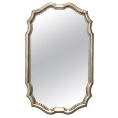 Versilberter Spiegel, 45" H x 27" B, Hollywood-Regency-Glamour