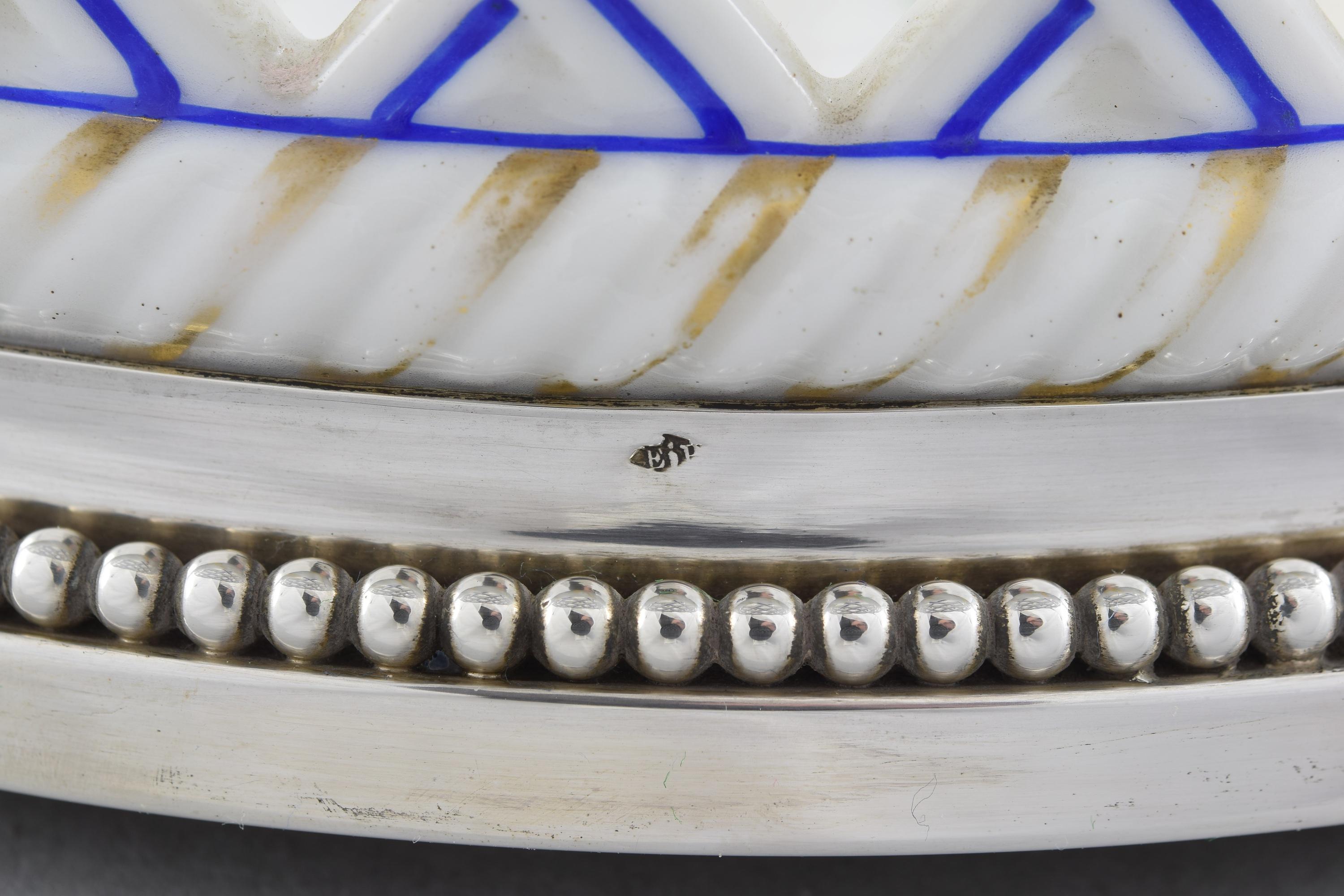 Cestas de porcelana montadas en plata dorada Dorado en venta