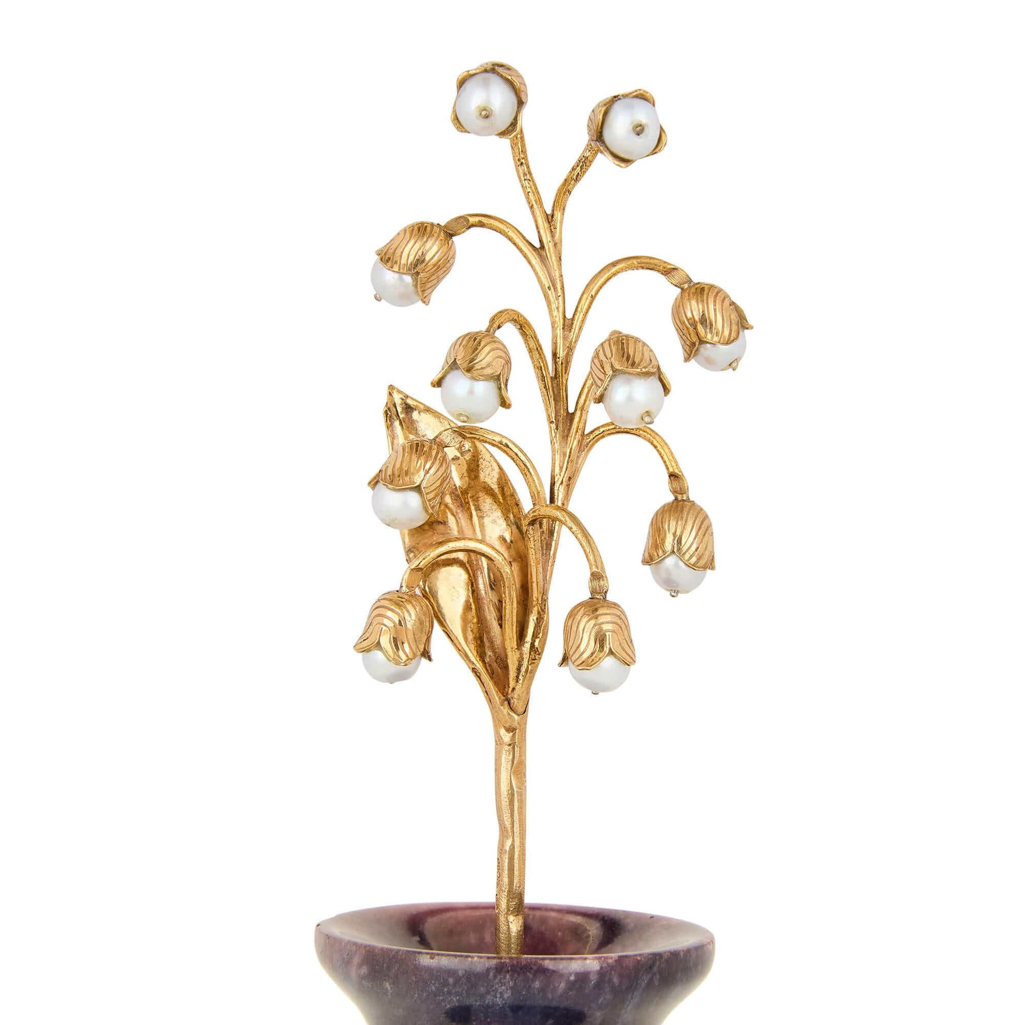 Modelo del Lirio del Valle de Plata Dorada, Perlas y Charoite al Estilo de Fabergé Europeo en venta