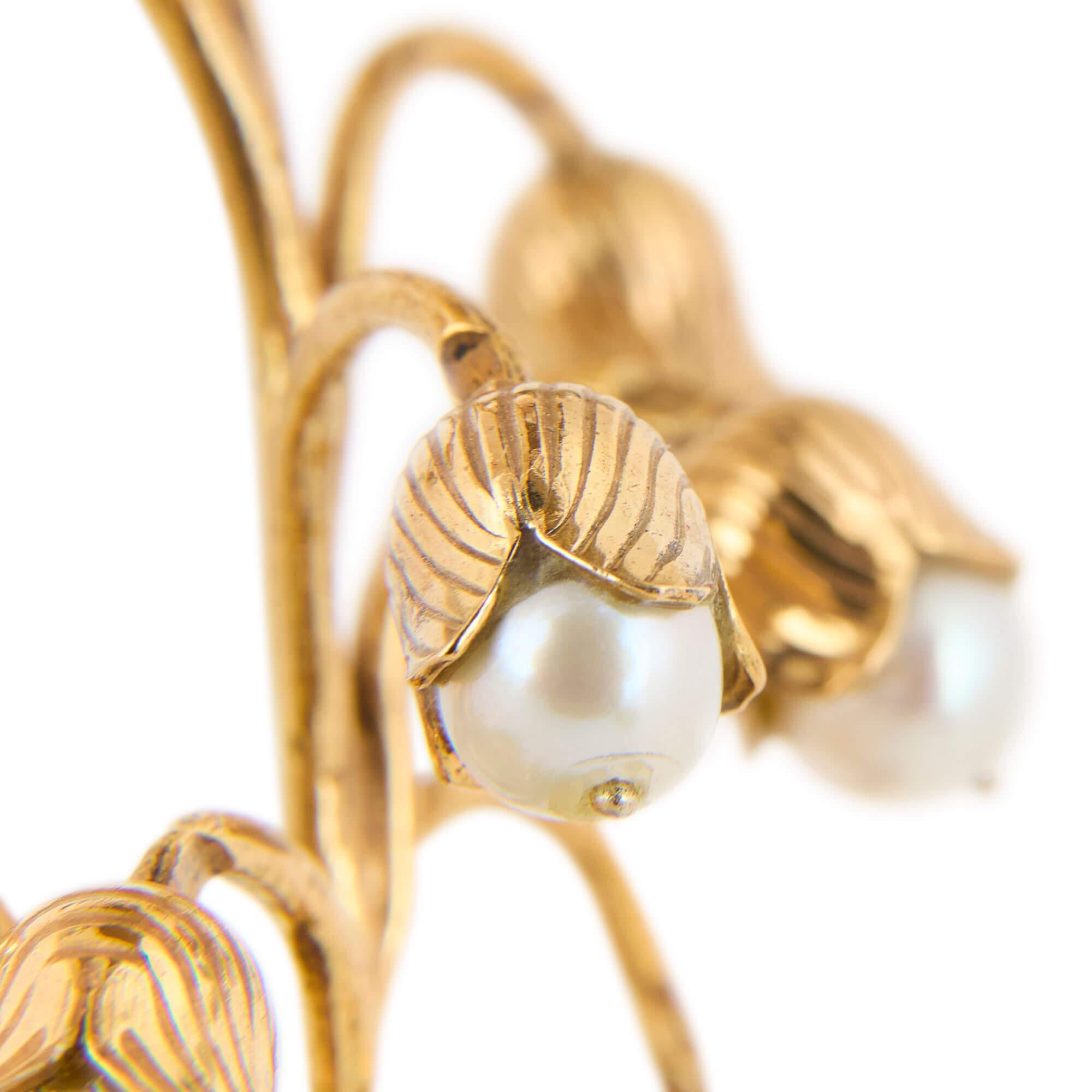 Modelo del Lirio del Valle de Plata Dorada, Perlas y Charoite al Estilo de Fabergé en Bueno estado para la venta en London, GB