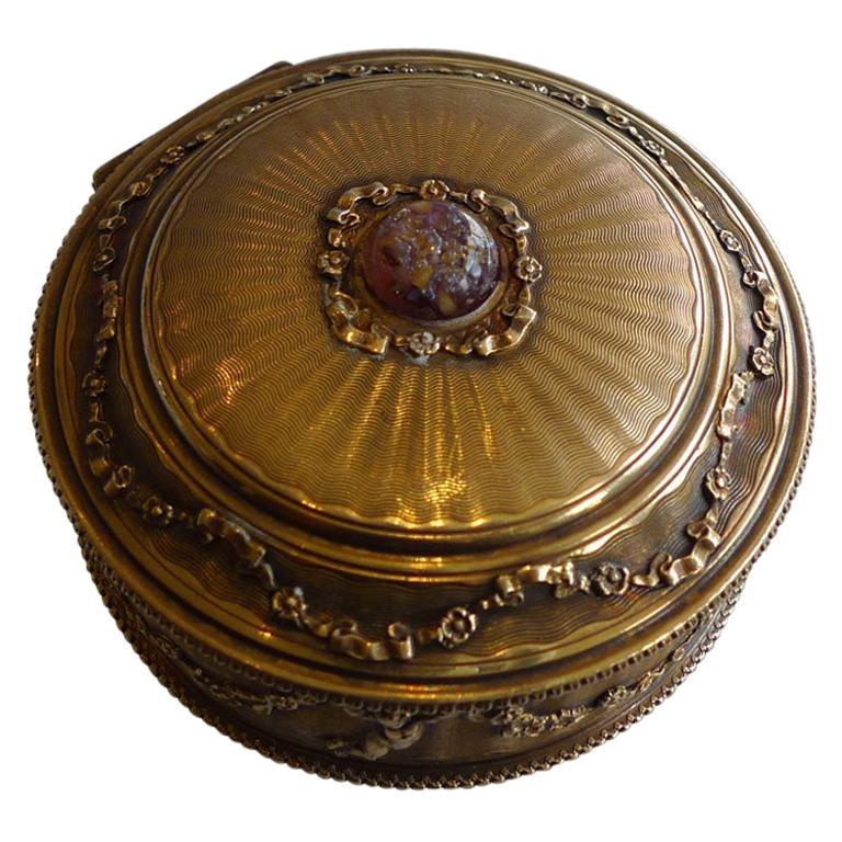 Boîte à cachets en argent doré tourné avec poinçon anglais pour 1909