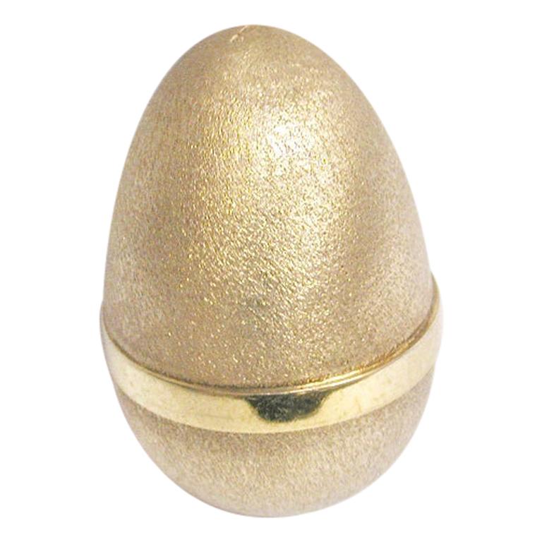 Silver Gilt Stuart Devlin Egg, Dated 1976, London Assay For Sale