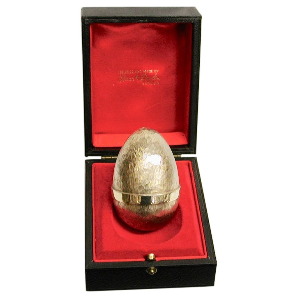 Silver Gilt Stuart Devlin Egg, Dated 1979, London Assay, in Fitted Box For Sale