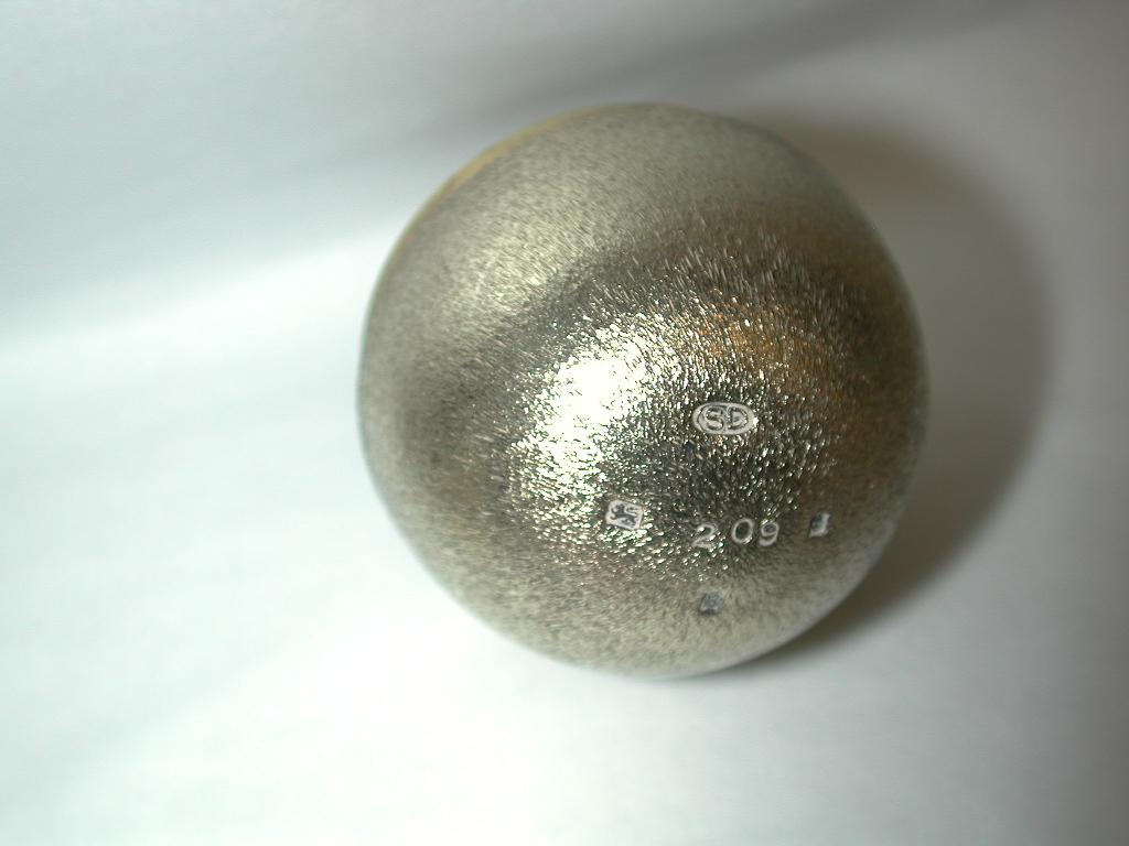 Huevo Stuart Devlin de plata dorada, fechado en 1976, ensayado en Londres finales del siglo XX en venta