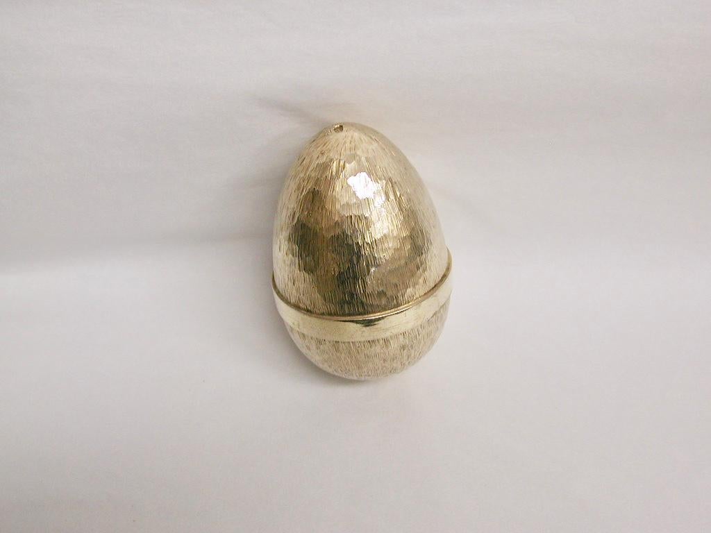 Late 20th Century Silver Gilt Stuart Devlin Egg, Dated 1979, London Assay, in Fitted Box For Sale