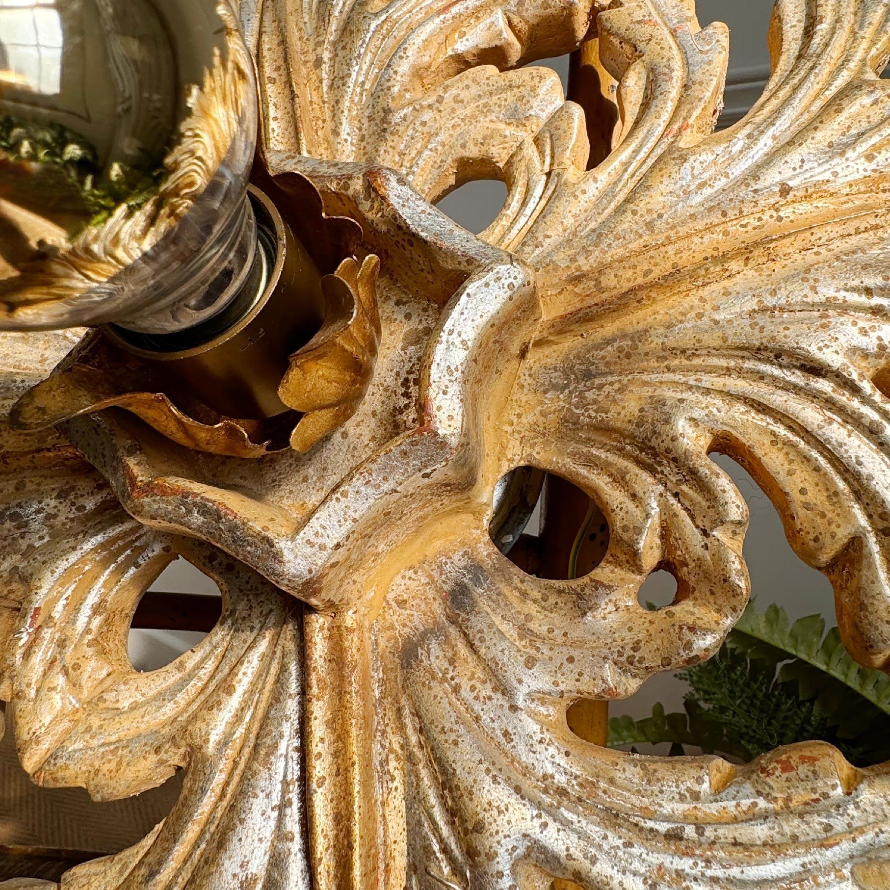 Intagliato a mano A. Silver Giltwood Florentine Flush Mount Light in vendita