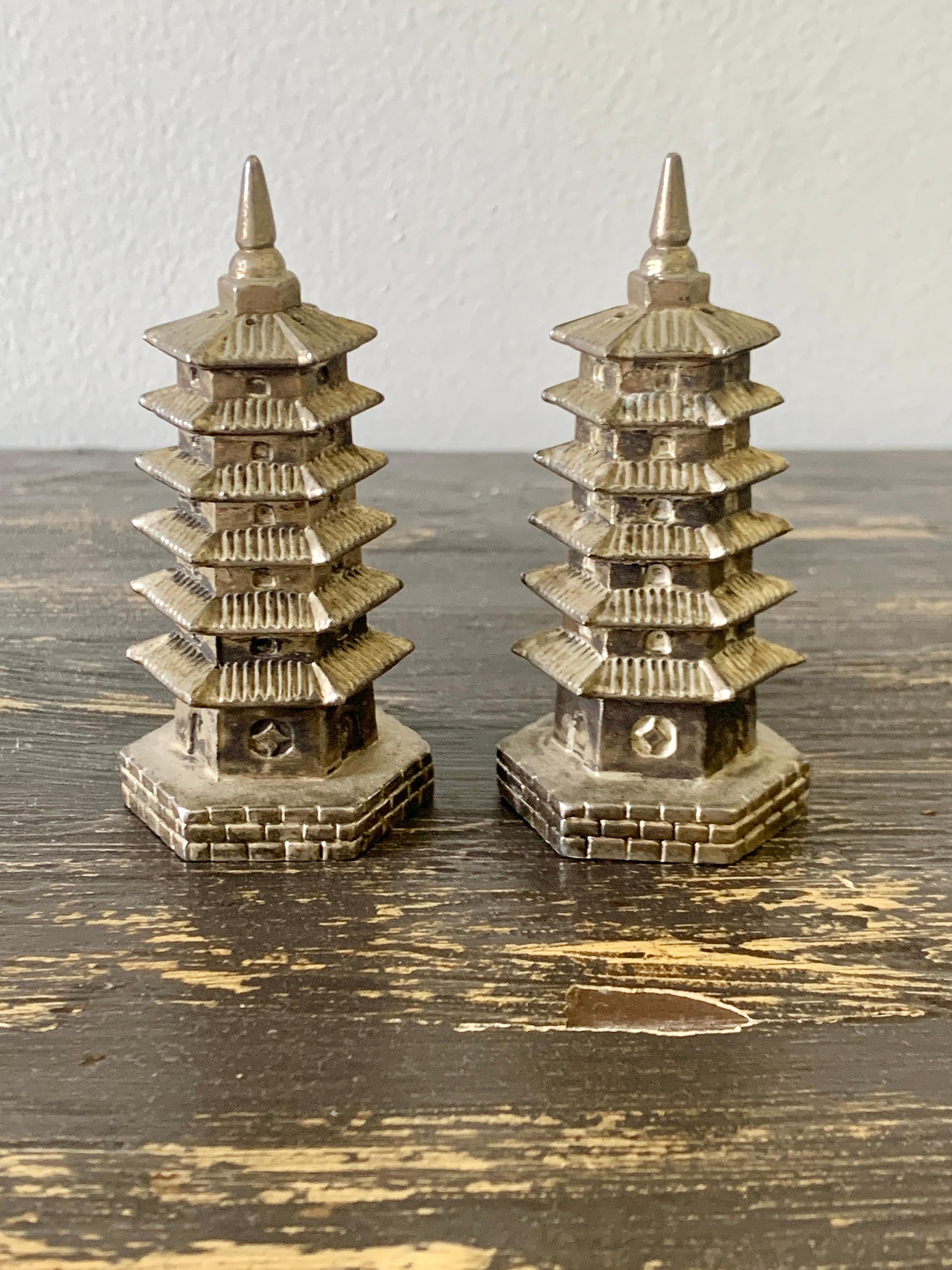A charming pair of silver plate salt & pepper shakers in the form of pagodas

By Godinger

Circa 1970s

Measures: 1.5